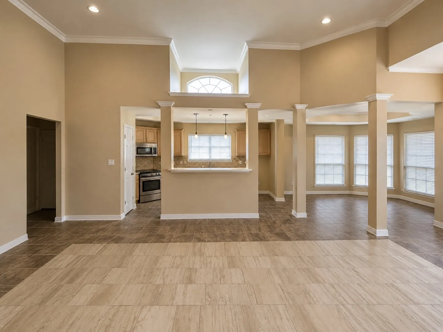 Single Family Residence For Sale in Kaufman County , 17506 Country Club Drive, Kemp, Texas 75143, 4 Bedroom, 2 Bathroom, 2 Garage spaces, 1,960 Sqft, built in 2000, mls#21347896, Real Estate Agent in Kemp, Homes For Sale in Kaufman county, Homes For Sale in Kemp, Realtor in Kemp Texas, Real Estate Brokerage Independent Realty Texas, Luminita Cordes Realtor
