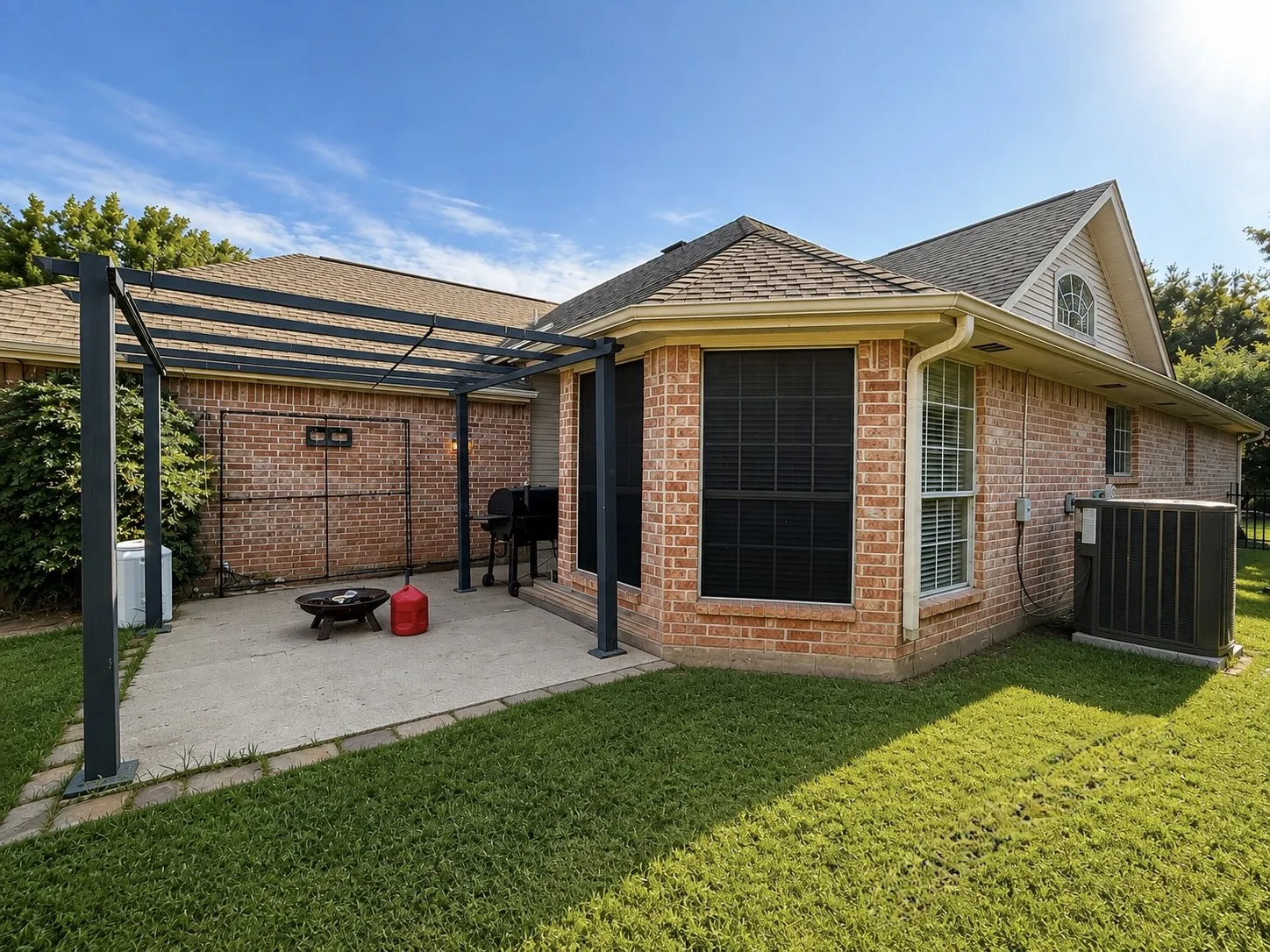 Single Family Residence For Sale in Kaufman County , 17506 Country Club Drive, Kemp, Texas 75143, 4 Bedroom, 2 Bathroom, 2 Garage spaces, 1,960 Sqft, built in 2000, mls#21347896, Real Estate Agent in Kemp, Homes For Sale in Kaufman county, Homes For Sale in Kemp, Realtor in Kemp Texas, Real Estate Brokerage Independent Realty Texas, Luminita Cordes Realtor