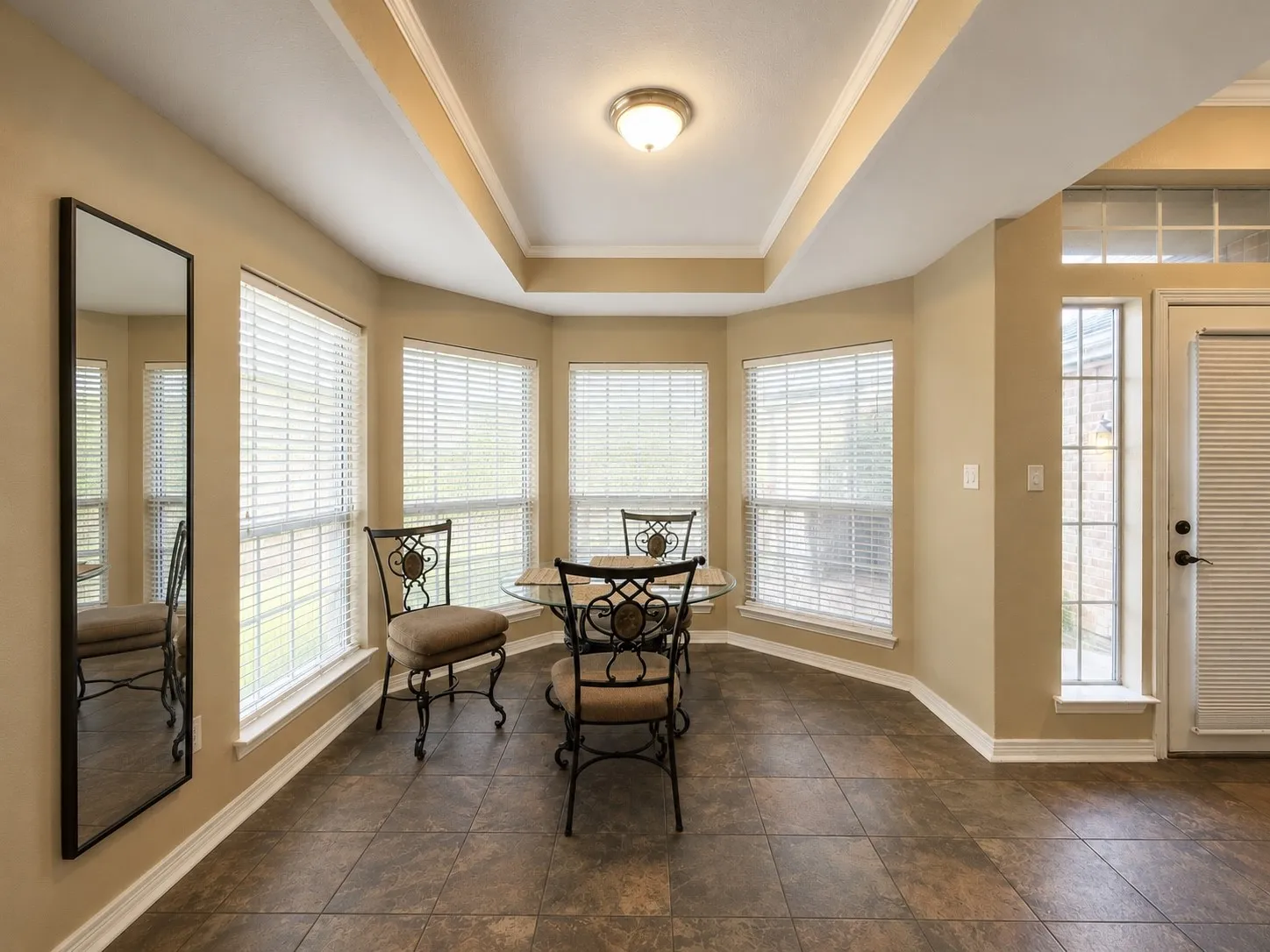 Single Family Residence For Sale in Kaufman County , 17506 Country Club Drive, Kemp, Texas 75143, 4 Bedroom, 2 Bathroom, 2 Garage spaces, 1,960 Sqft, built in 2000, mls#21347896, Real Estate Agent in Kemp, Homes For Sale in Kaufman county, Homes For Sale in Kemp, Realtor in Kemp Texas, Real Estate Brokerage Independent Realty Texas, Luminita Cordes Realtor