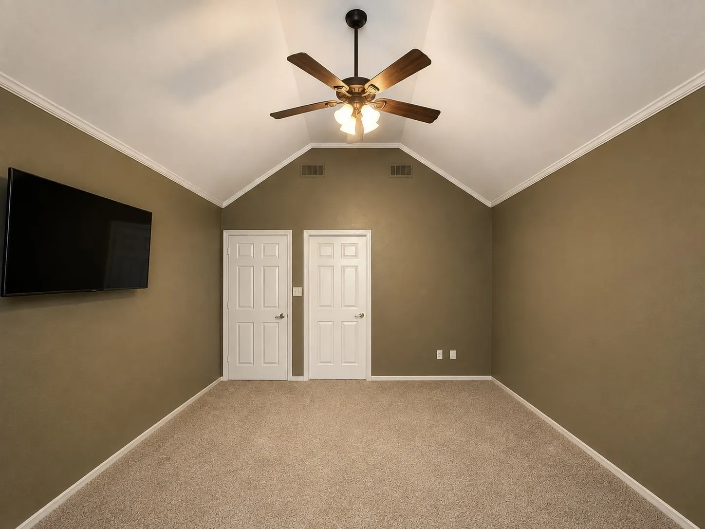 Single Family Residence For Sale in Kaufman County , 17506 Country Club Drive, Kemp, Texas 75143, 4 Bedroom, 2 Bathroom, 2 Garage spaces, 1,960 Sqft, built in 2000, mls#21347896, Real Estate Agent in Kemp, Homes For Sale in Kaufman county, Homes For Sale in Kemp, Realtor in Kemp Texas, Real Estate Brokerage Independent Realty Texas, Luminita Cordes Realtor