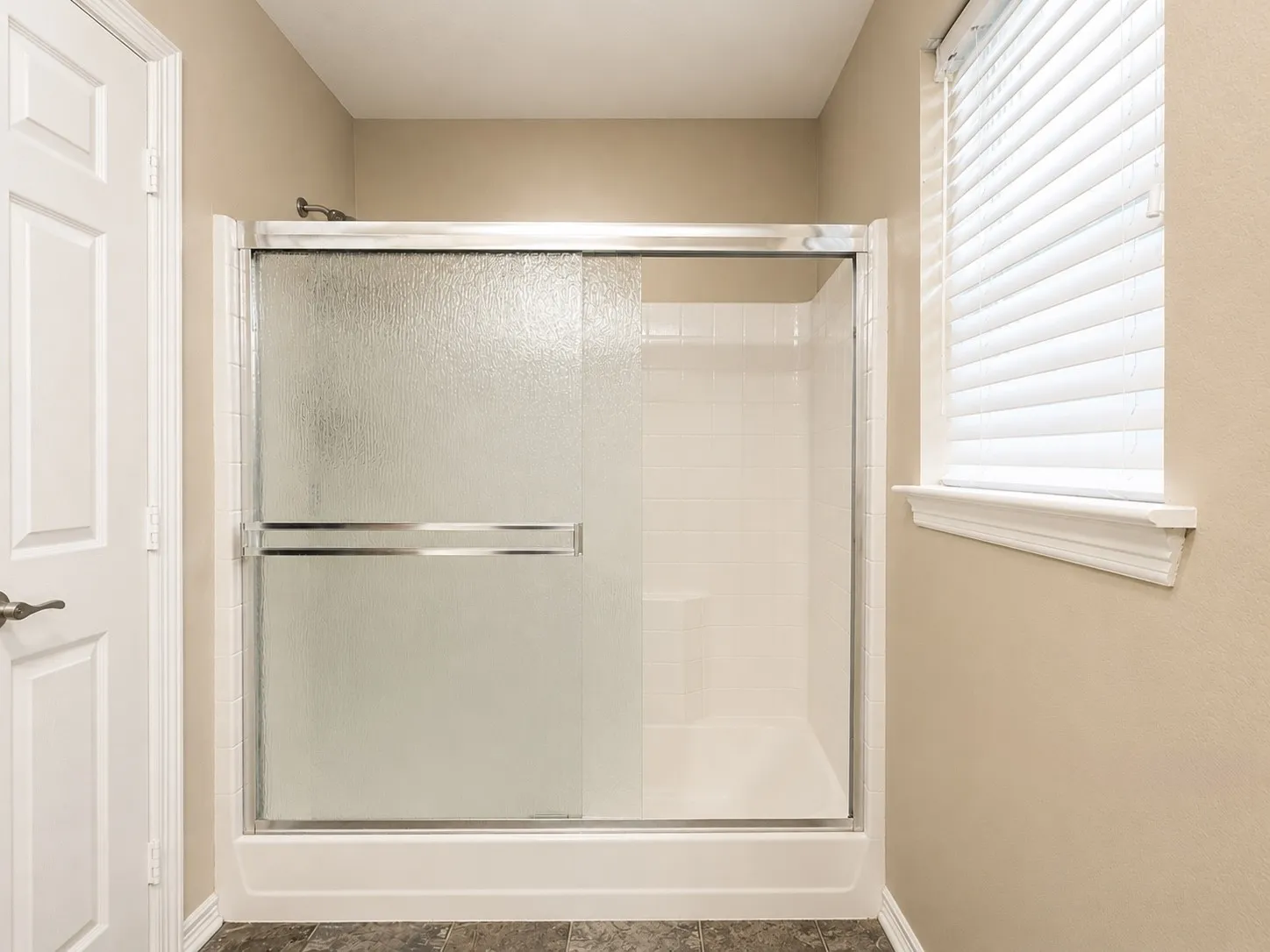 Single Family Residence For Sale in Kaufman County , 17506 Country Club Drive, Kemp, Texas 75143, 4 Bedroom, 2 Bathroom, 2 Garage spaces, 1,960 Sqft, built in 2000, mls#21347896, Real Estate Agent in Kemp, Homes For Sale in Kaufman county, Homes For Sale in Kemp, Realtor in Kemp Texas, Real Estate Brokerage Independent Realty Texas, Luminita Cordes Realtor