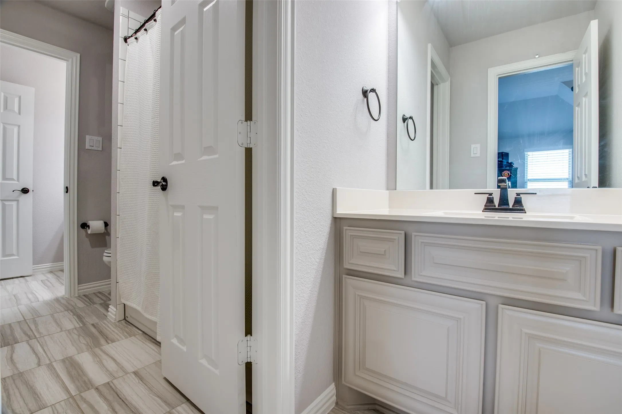 Single Family Residence For Sale in Collin County , 1209 Summer Lane, Mc Kinney, Texas 75071, 5 Bedroom, 4 Bathroom, 2 Garage spaces, 4,186 Sqft, built in 2017, mls#21347928, Real Estate Agent in Mc Kinney, Homes For Sale in Collin county, Homes For Sale in Mc Kinney, Realtor in Mc Kinney Texas, Real Estate Brokerage Independent Realty Texas, Luminita Cordes Realtor