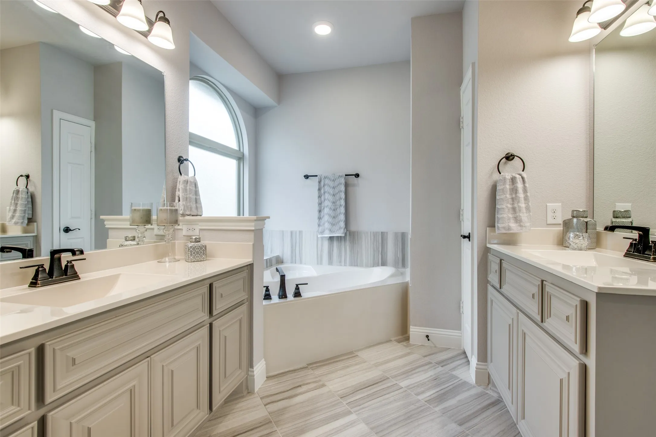 Single Family Residence For Sale in Collin County , 1209 Summer Lane, Mc Kinney, Texas 75071, 5 Bedroom, 4 Bathroom, 2 Garage spaces, 4,186 Sqft, built in 2017, mls#21347928, Real Estate Agent in Mc Kinney, Homes For Sale in Collin county, Homes For Sale in Mc Kinney, Realtor in Mc Kinney Texas, Real Estate Brokerage Independent Realty Texas, Luminita Cordes Realtor