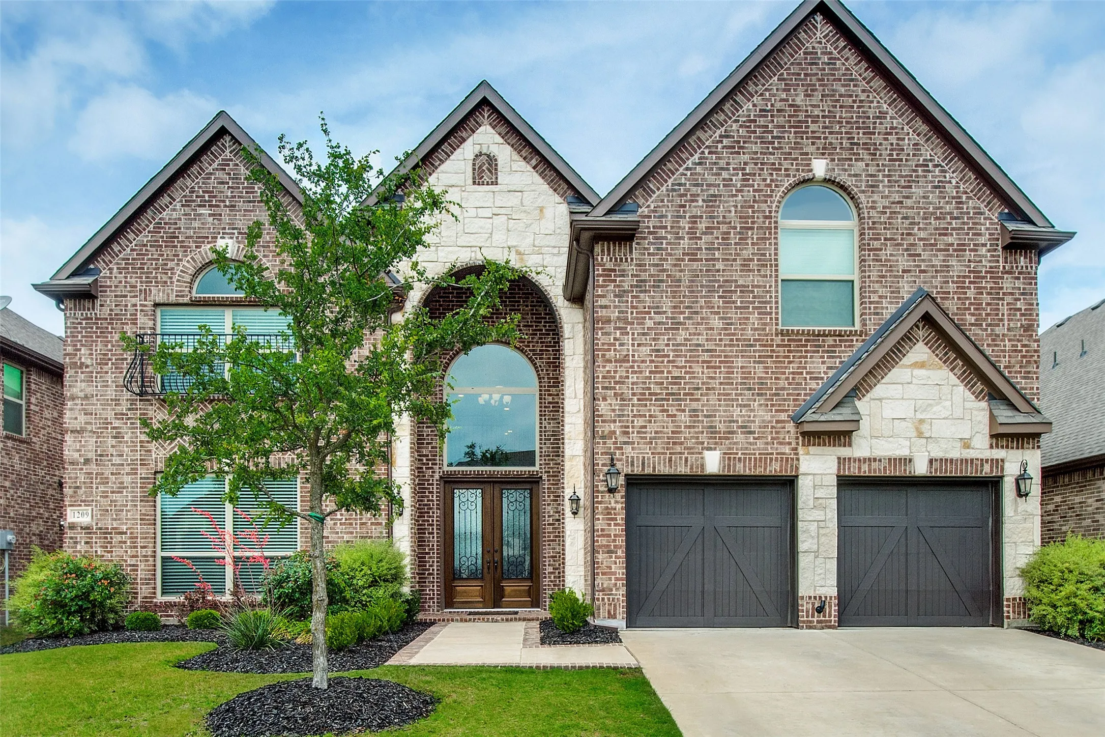 Single Family Residence For Sale in Collin County , 1209 Summer Lane, Mc Kinney, Texas 75071, 5 Bedroom, 4 Bathroom, 2 Garage spaces, 4,186 Sqft, built in 2017, mls#21347928, Real Estate Agent in Mc Kinney, Homes For Sale in Collin county, Homes For Sale in Mc Kinney, Realtor in Mc Kinney Texas, Real Estate Brokerage Independent Realty Texas, Luminita Cordes Realtor