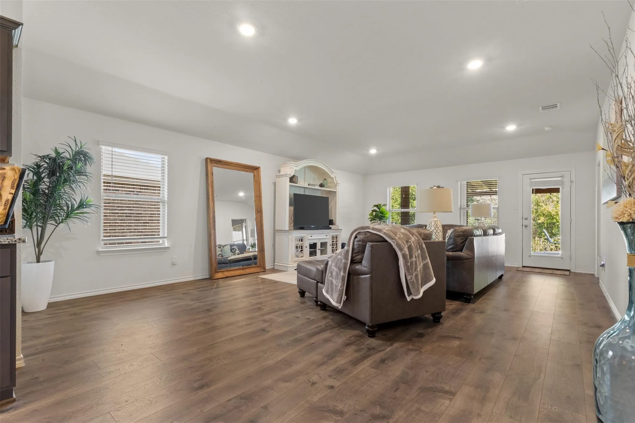 Single Family Residence For Rent in Rockwall County , 3319 Everly Drive, Fate, Texas 75189, 4 Bedroom, 2 Bathroom, 2 Garage spaces, 2,073 Sqft, built in 2019, mls#21345868, Real Estate Agent in Fate, Homes For Rent in Rockwall county, Homes For Rent in Fate, Realtor in Fate Texas, Real Estate Brokerage Independent Realty Texas, Luminita Cordes Realtor