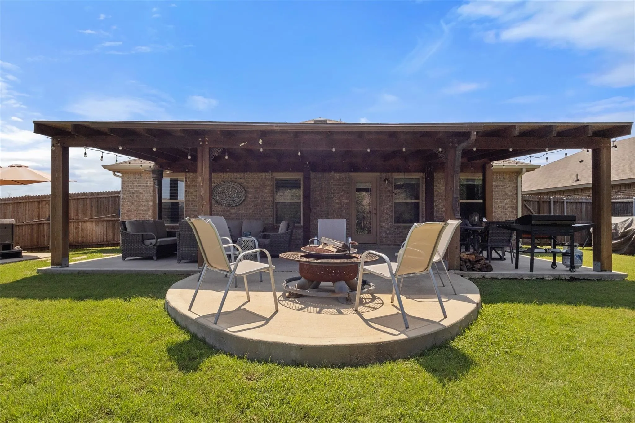 Single Family Residence For Rent in Rockwall County , 3319 Everly Drive, Fate, Texas 75189, 4 Bedroom, 2 Bathroom, 2 Garage spaces, 2,073 Sqft, built in 2019, mls#21345868, Real Estate Agent in Fate, Homes For Rent in Rockwall county, Homes For Rent in Fate, Realtor in Fate Texas, Real Estate Brokerage Independent Realty Texas, Luminita Cordes Realtor