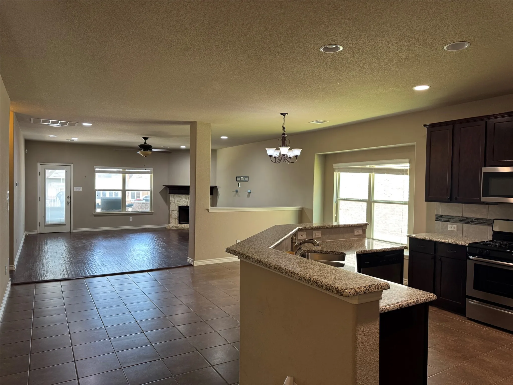 Single Family Residence For Rent in Denton County , 2116 Megan Creek Drive, Little Elm, Texas 75068, 3 Bedroom, 2 Bathroom, 2 Garage spaces, 2,574 Sqft, built in 2015, mls#21347934, Real Estate Agent in Little Elm, Homes For Rent in Denton county, Homes For Rent in Little Elm, Realtor in Little Elm Texas, Real Estate Brokerage Independent Realty Texas, Luminita Cordes Realtor