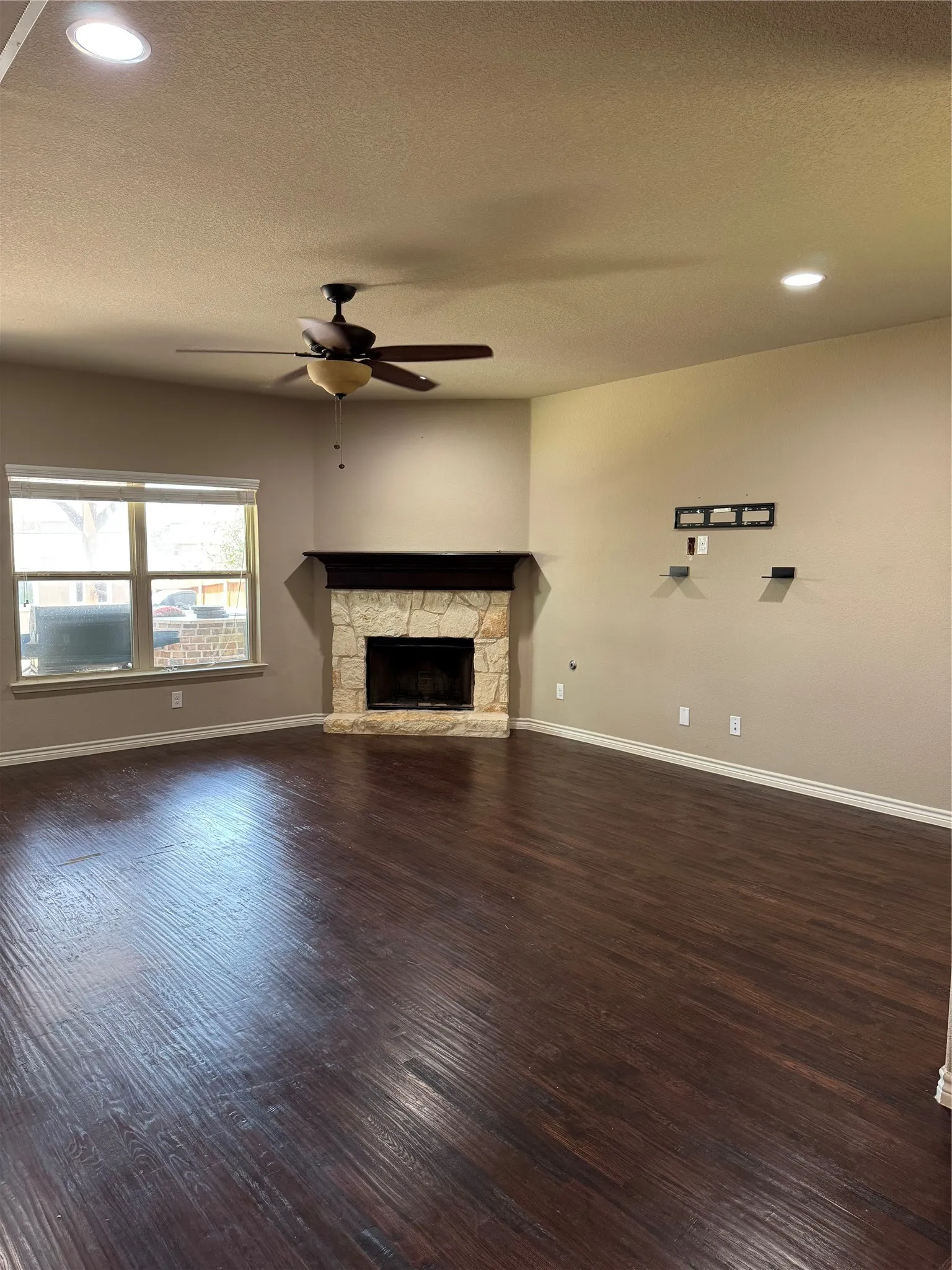 Single Family Residence For Rent in Denton County , 2116 Megan Creek Drive, Little Elm, Texas 75068, 3 Bedroom, 2 Bathroom, 2 Garage spaces, 2,574 Sqft, built in 2015, mls#21347934, Real Estate Agent in Little Elm, Homes For Rent in Denton county, Homes For Rent in Little Elm, Realtor in Little Elm Texas, Real Estate Brokerage Independent Realty Texas, Luminita Cordes Realtor