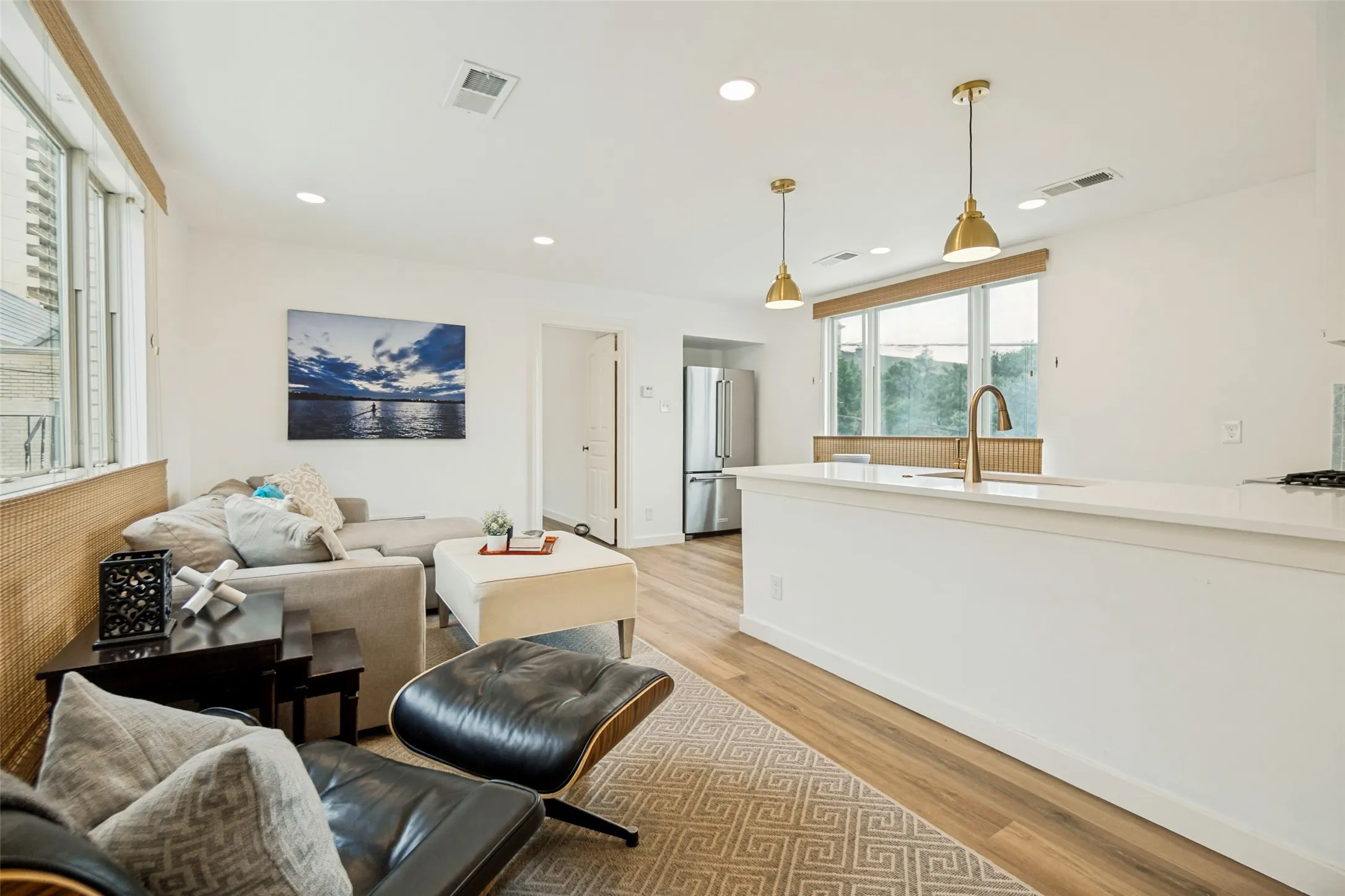 Condominium For Sale in Dallas County , 6126 Averill Way 211W, Dallas, Texas 75225, 1 Bedroom, 1 Bathroom, Garage spaces, 567 Sqft, built in 1964, mls#21304962, Real Estate Agent in Dallas, Homes For Sale in Dallas county, Homes For Sale in Dallas, Realtor in Dallas Texas, Real Estate Brokerage Independent Realty Texas, Luminita Cordes Realtor