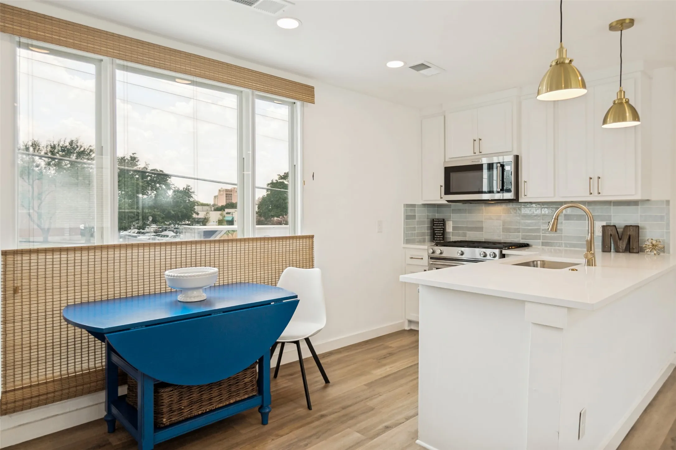 Condominium For Sale in Dallas County , 6126 Averill Way 211W, Dallas, Texas 75225, 1 Bedroom, 1 Bathroom, Garage spaces, 567 Sqft, built in 1964, mls#21304962, Real Estate Agent in Dallas, Homes For Sale in Dallas county, Homes For Sale in Dallas, Realtor in Dallas Texas, Real Estate Brokerage Independent Realty Texas, Luminita Cordes Realtor