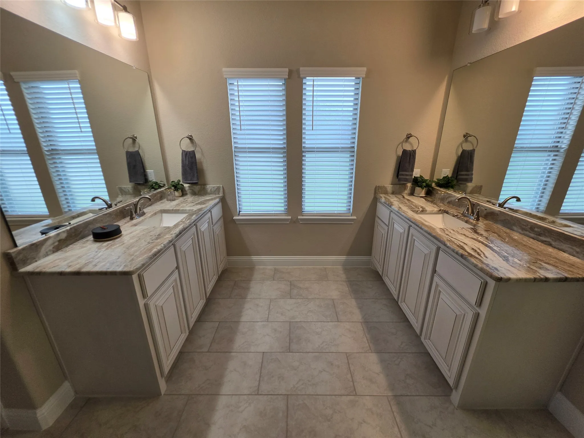 Single Family Residence For Sale in Fannin County , 232 Redwood Circle, Trenton, Texas 75490, 5 Bedrooms, 4 Bathrooms, 6 Garage spaces, 3,628 Sqft, built in 2023, Price $642,000, mls#21347940, Real Estate Agent in Trenton, Homes For Sale in Fannin county, Homes For Sale in Trenton, Realtor in Trenton Texas, Real Estate Brokerage Independent Realty Texas, Luminita Cordes Realtor