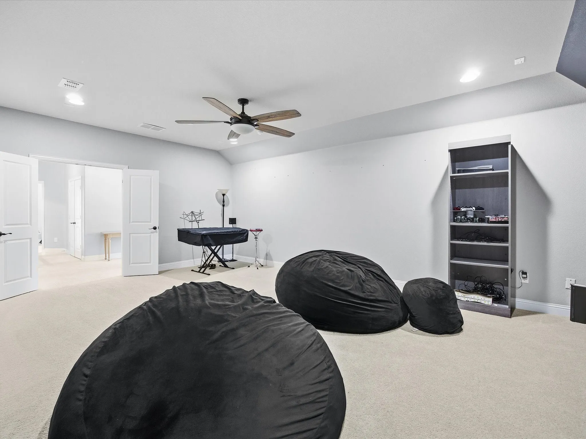 Carpeted cinema room featuring a ceiling fan and recessed lighting