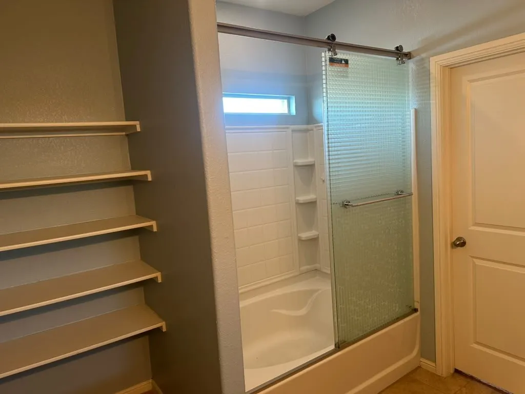 Single Family Residence For Rent in Tarrant County , 10129 Clemmons Road, Fort Worth, Texas 76108, 5 Bedroom, 4 Bathroom, 2 Garage spaces, 2,510 Sqft, built in 2018, mls#21347109, Real Estate Agent in Fort Worth, Homes For Rent in Tarrant county, Homes For Rent in Fort Worth, Realtor in Fort Worth Texas, Real Estate Brokerage Independent Realty Texas, Luminita Cordes Realtor