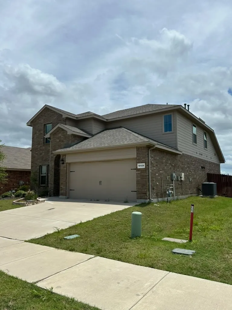 Single Family Residence For Rent in Tarrant County , 10129 Clemmons Road, Fort Worth, Texas 76108, 5 Bedroom, 4 Bathroom, 2 Garage spaces, 2,510 Sqft, built in 2018, mls#21347109, Real Estate Agent in Fort Worth, Homes For Rent in Tarrant county, Homes For Rent in Fort Worth, Realtor in Fort Worth Texas, Real Estate Brokerage Independent Realty Texas, Luminita Cordes Realtor