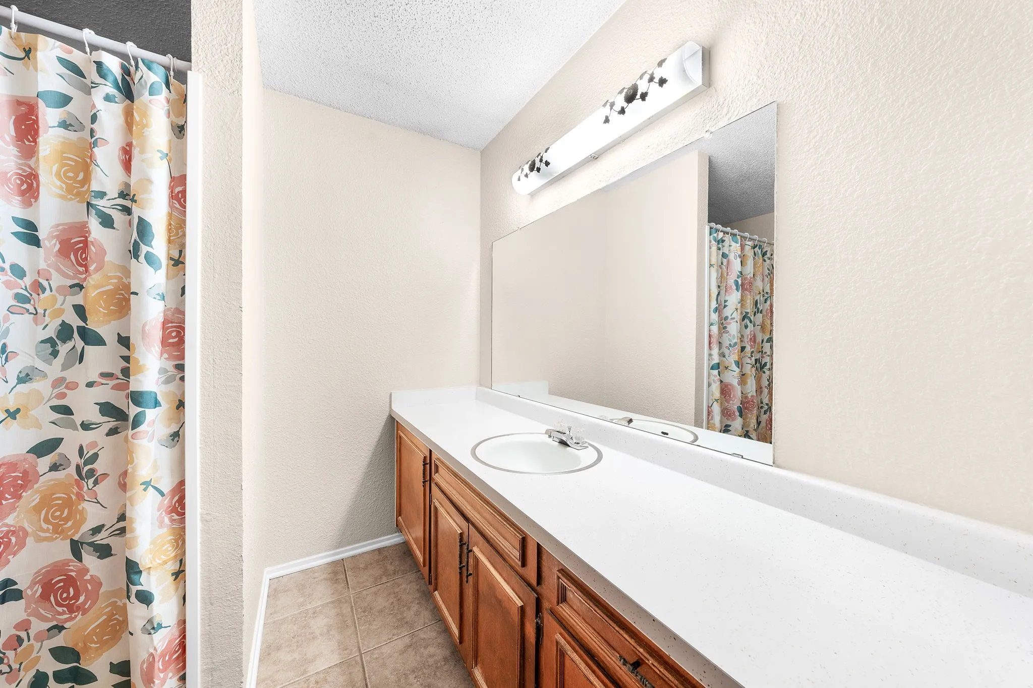 Single Family Residence For Sale in Hopkins County , 2767 County Road 1112, Brashear, Texas 75420, 3 Bedroom, 3 Bathroom, 2 Garage spaces, 1,961 Sqft, built in 1977, mls#21347897, Real Estate Agent in Brashear, Homes For Sale in Hopkins county, Homes For Sale in Brashear, Realtor in Brashear Texas, Real Estate Brokerage Independent Realty Texas, Luminita Cordes Realtor