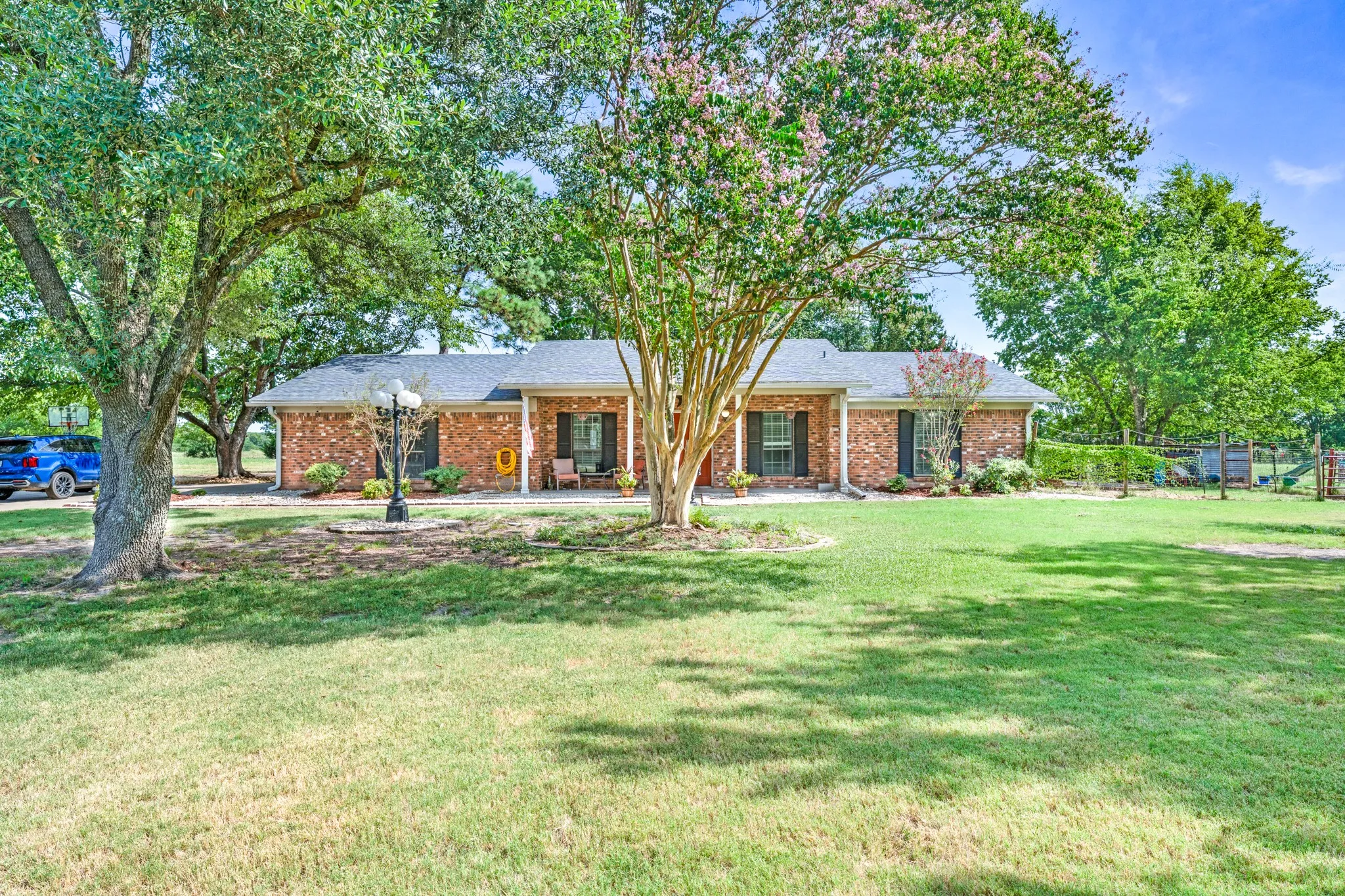 Single Family Residence For Sale in Hopkins County , 2767 County Road 1112, Brashear, Texas 75420, 3 Bedroom, 3 Bathroom, 2 Garage spaces, 1,961 Sqft, built in 1977, mls#21347897, Real Estate Agent in Brashear, Homes For Sale in Hopkins county, Homes For Sale in Brashear, Realtor in Brashear Texas, Real Estate Brokerage Independent Realty Texas, Luminita Cordes Realtor