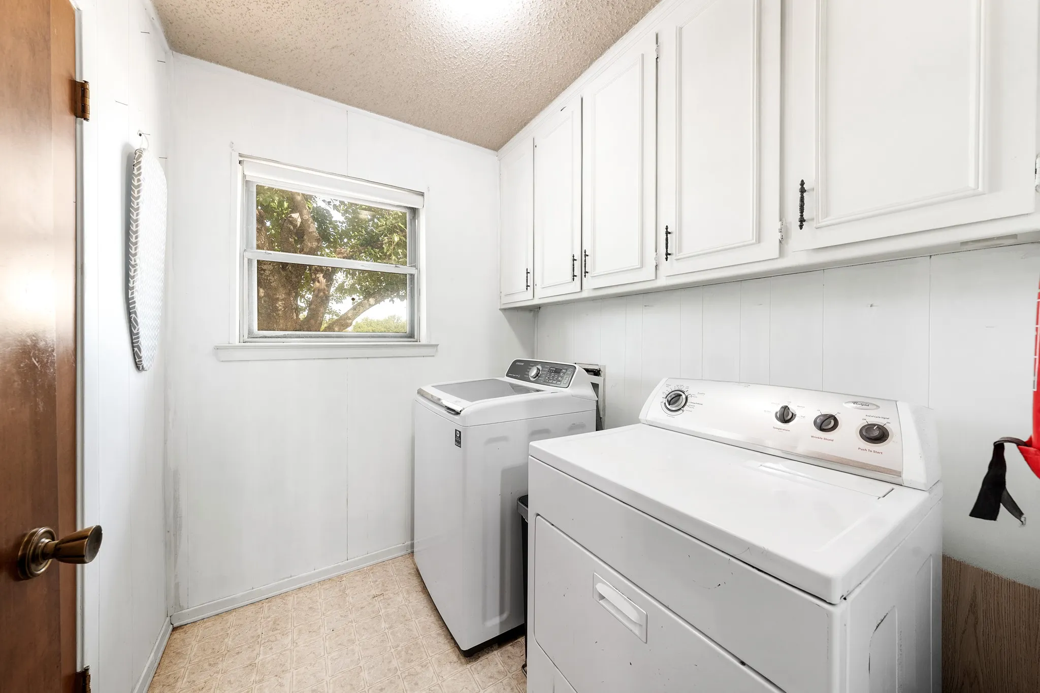 Single Family Residence For Sale in Hopkins County , 2767 County Road 1112, Brashear, Texas 75420, 3 Bedroom, 3 Bathroom, 2 Garage spaces, 1,961 Sqft, built in 1977, mls#21347897, Real Estate Agent in Brashear, Homes For Sale in Hopkins county, Homes For Sale in Brashear, Realtor in Brashear Texas, Real Estate Brokerage Independent Realty Texas, Luminita Cordes Realtor