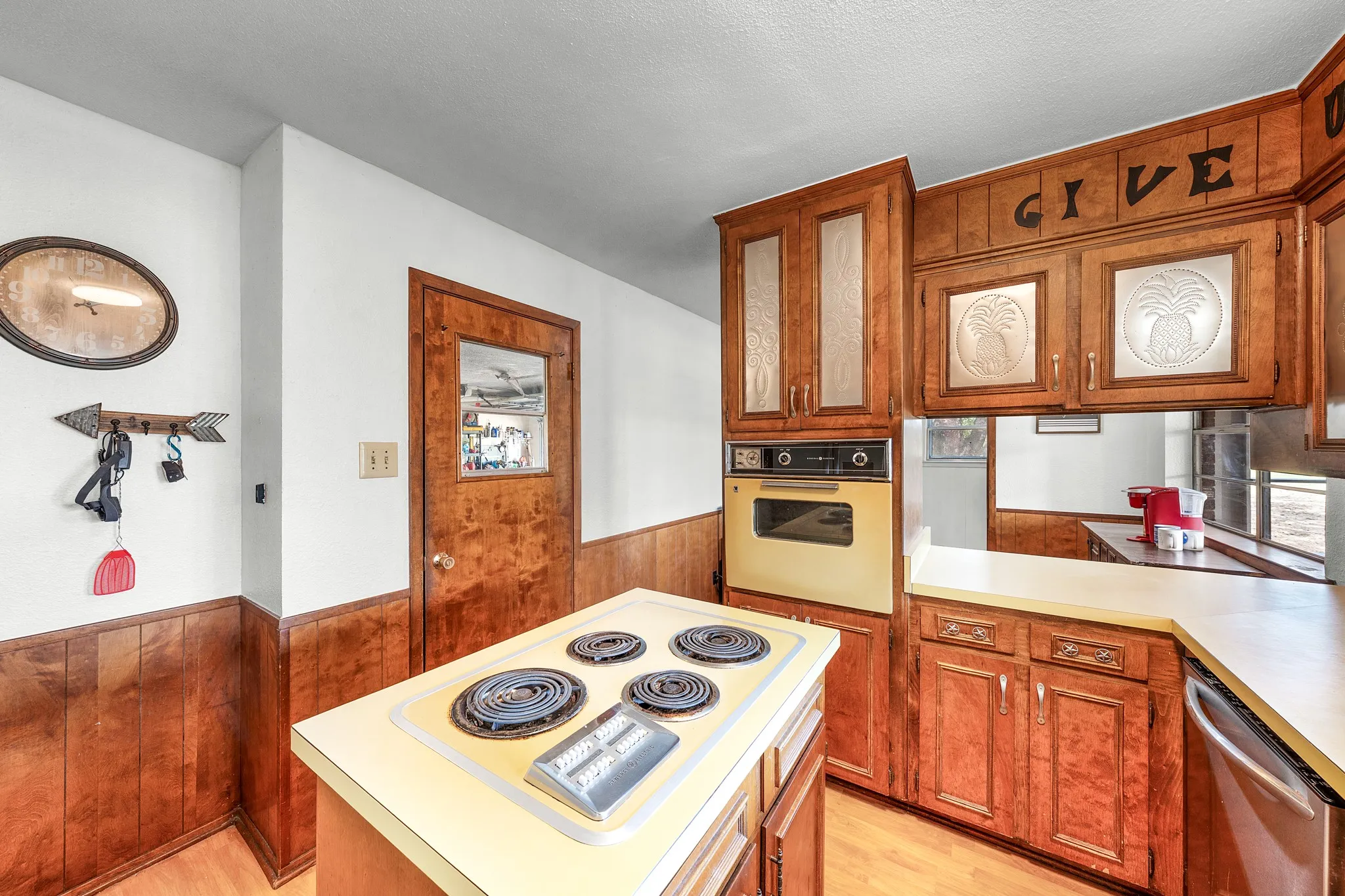 Single Family Residence For Sale in Hopkins County , 2767 County Road 1112, Brashear, Texas 75420, 3 Bedroom, 3 Bathroom, 2 Garage spaces, 1,961 Sqft, built in 1977, mls#21347897, Real Estate Agent in Brashear, Homes For Sale in Hopkins county, Homes For Sale in Brashear, Realtor in Brashear Texas, Real Estate Brokerage Independent Realty Texas, Luminita Cordes Realtor