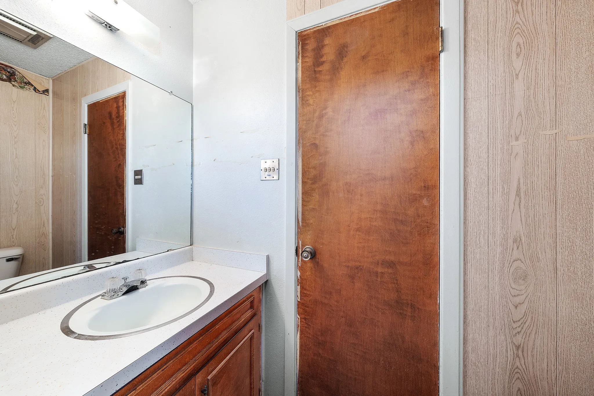 Single Family Residence For Sale in Hopkins County , 2767 County Road 1112, Brashear, Texas 75420, 3 Bedroom, 3 Bathroom, 2 Garage spaces, 1,961 Sqft, built in 1977, mls#21347897, Real Estate Agent in Brashear, Homes For Sale in Hopkins county, Homes For Sale in Brashear, Realtor in Brashear Texas, Real Estate Brokerage Independent Realty Texas, Luminita Cordes Realtor