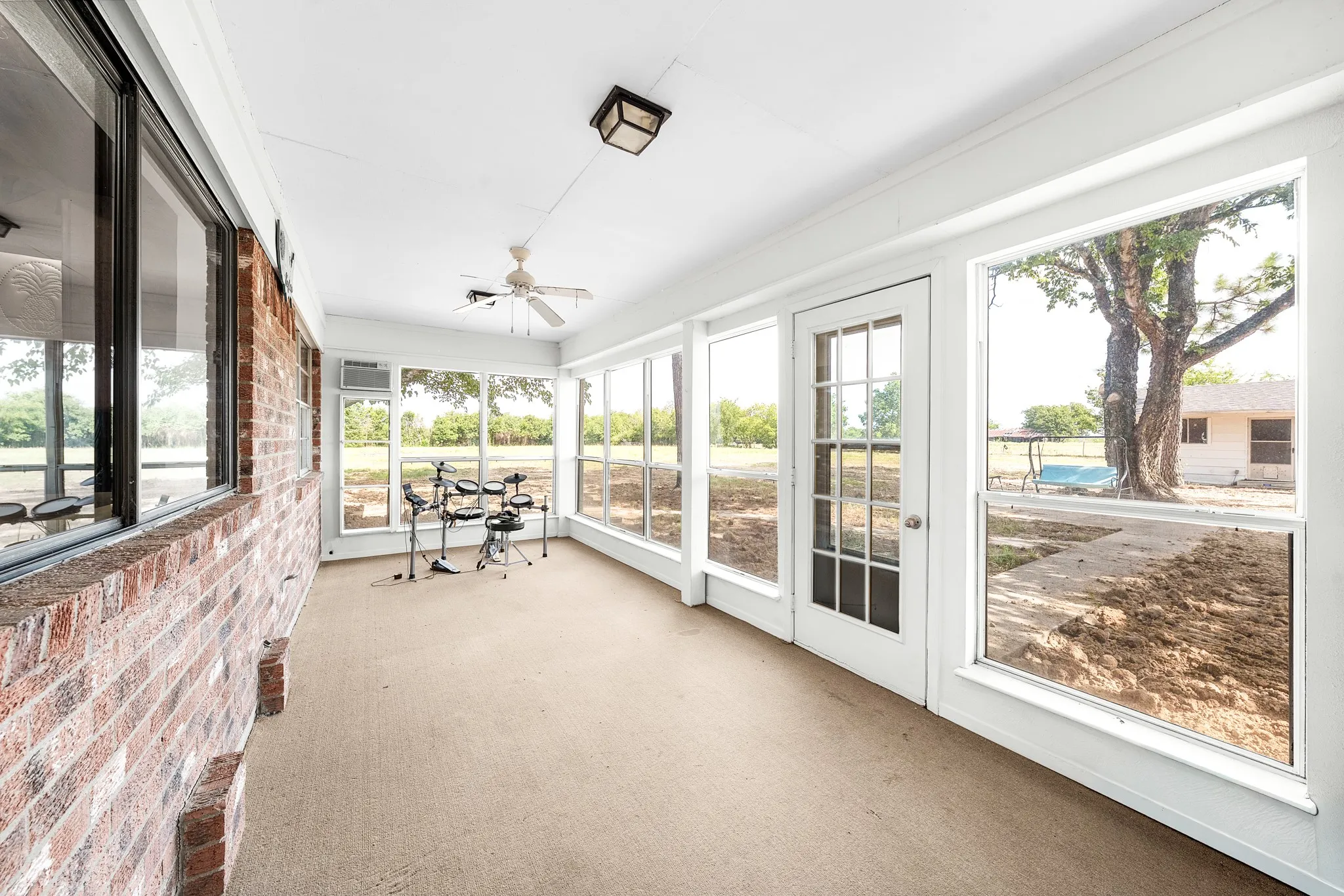 Single Family Residence For Sale in Hopkins County , 2767 County Road 1112, Brashear, Texas 75420, 3 Bedroom, 3 Bathroom, 2 Garage spaces, 1,961 Sqft, built in 1977, mls#21347897, Real Estate Agent in Brashear, Homes For Sale in Hopkins county, Homes For Sale in Brashear, Realtor in Brashear Texas, Real Estate Brokerage Independent Realty Texas, Luminita Cordes Realtor