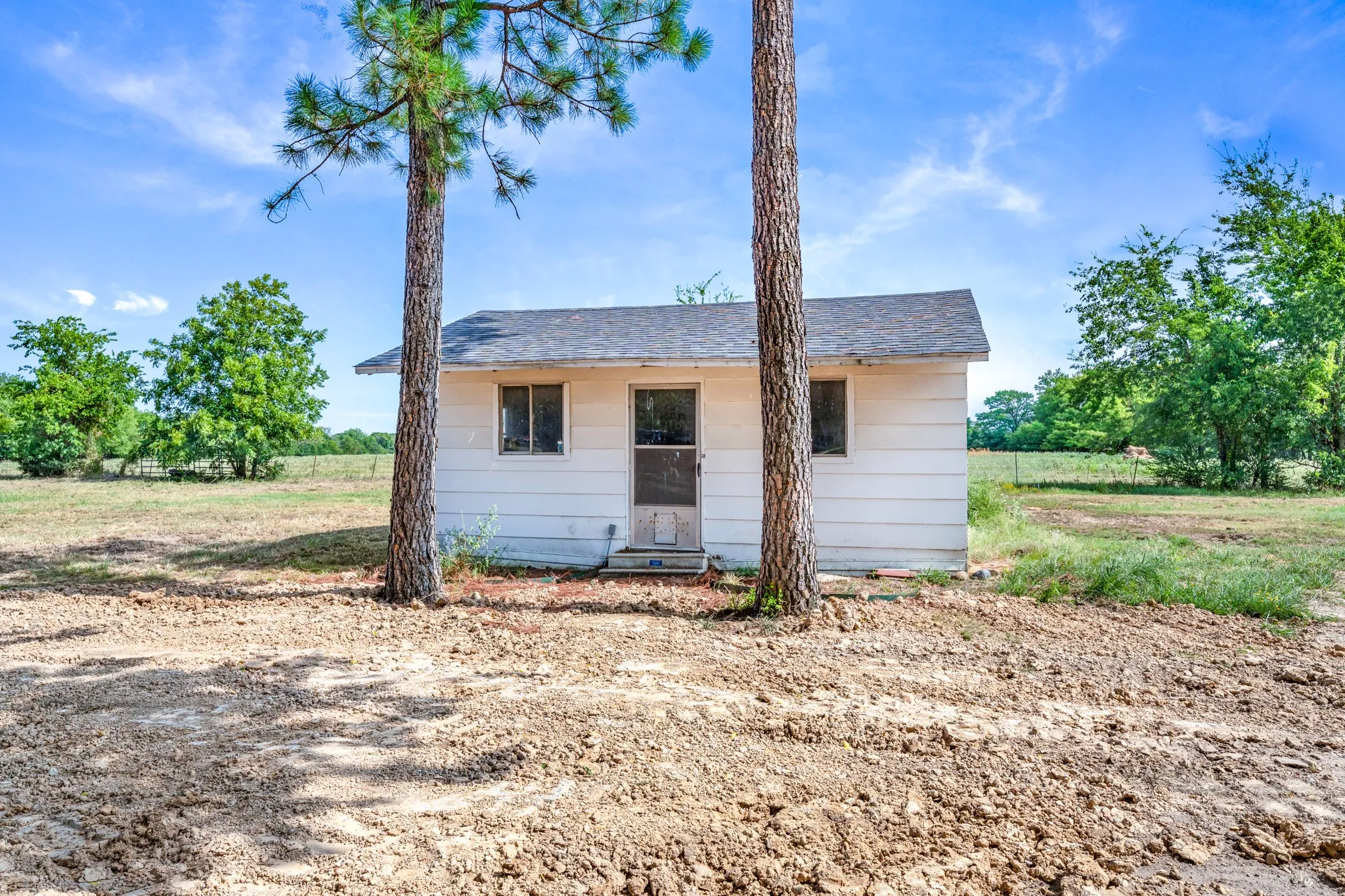 Single Family Residence For Sale in Hopkins County , 2767 County Road 1112, Brashear, Texas 75420, 3 Bedroom, 3 Bathroom, 2 Garage spaces, 1,961 Sqft, built in 1977, mls#21347897, Real Estate Agent in Brashear, Homes For Sale in Hopkins county, Homes For Sale in Brashear, Realtor in Brashear Texas, Real Estate Brokerage Independent Realty Texas, Luminita Cordes Realtor