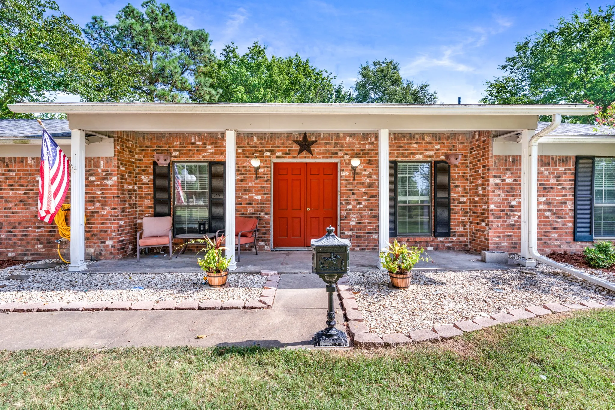 Single Family Residence For Sale in Hopkins County , 2767 County Road 1112, Brashear, Texas 75420, 3 Bedroom, 3 Bathroom, 2 Garage spaces, 1,961 Sqft, built in 1977, mls#21347897, Real Estate Agent in Brashear, Homes For Sale in Hopkins county, Homes For Sale in Brashear, Realtor in Brashear Texas, Real Estate Brokerage Independent Realty Texas, Luminita Cordes Realtor