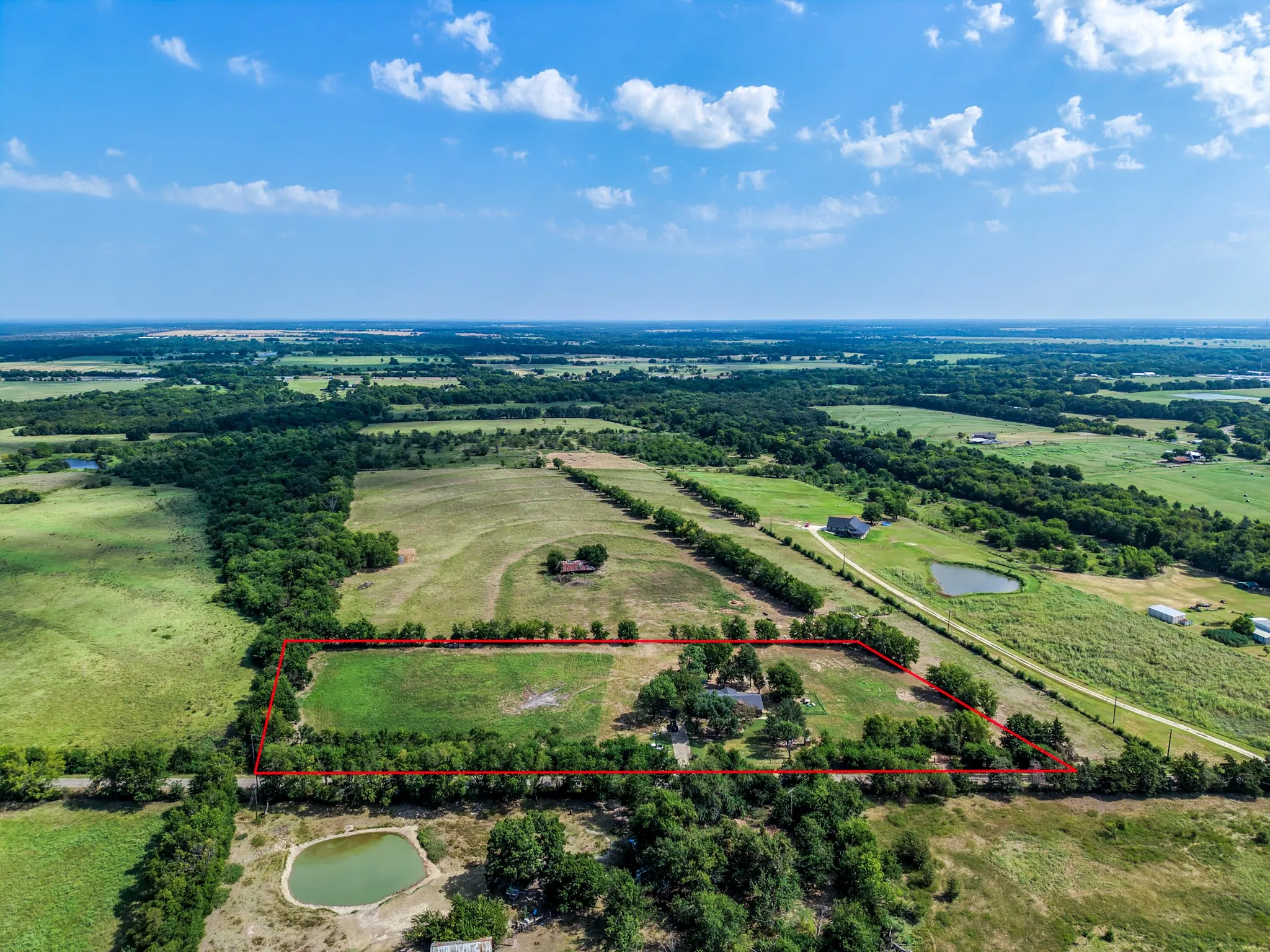 Single Family Residence For Sale in Hopkins County , 2767 County Road 1112, Brashear, Texas 75420, 3 Bedroom, 3 Bathroom, 2 Garage spaces, 1,961 Sqft, built in 1977, mls#21347897, Real Estate Agent in Brashear, Homes For Sale in Hopkins county, Homes For Sale in Brashear, Realtor in Brashear Texas, Real Estate Brokerage Independent Realty Texas, Luminita Cordes Realtor