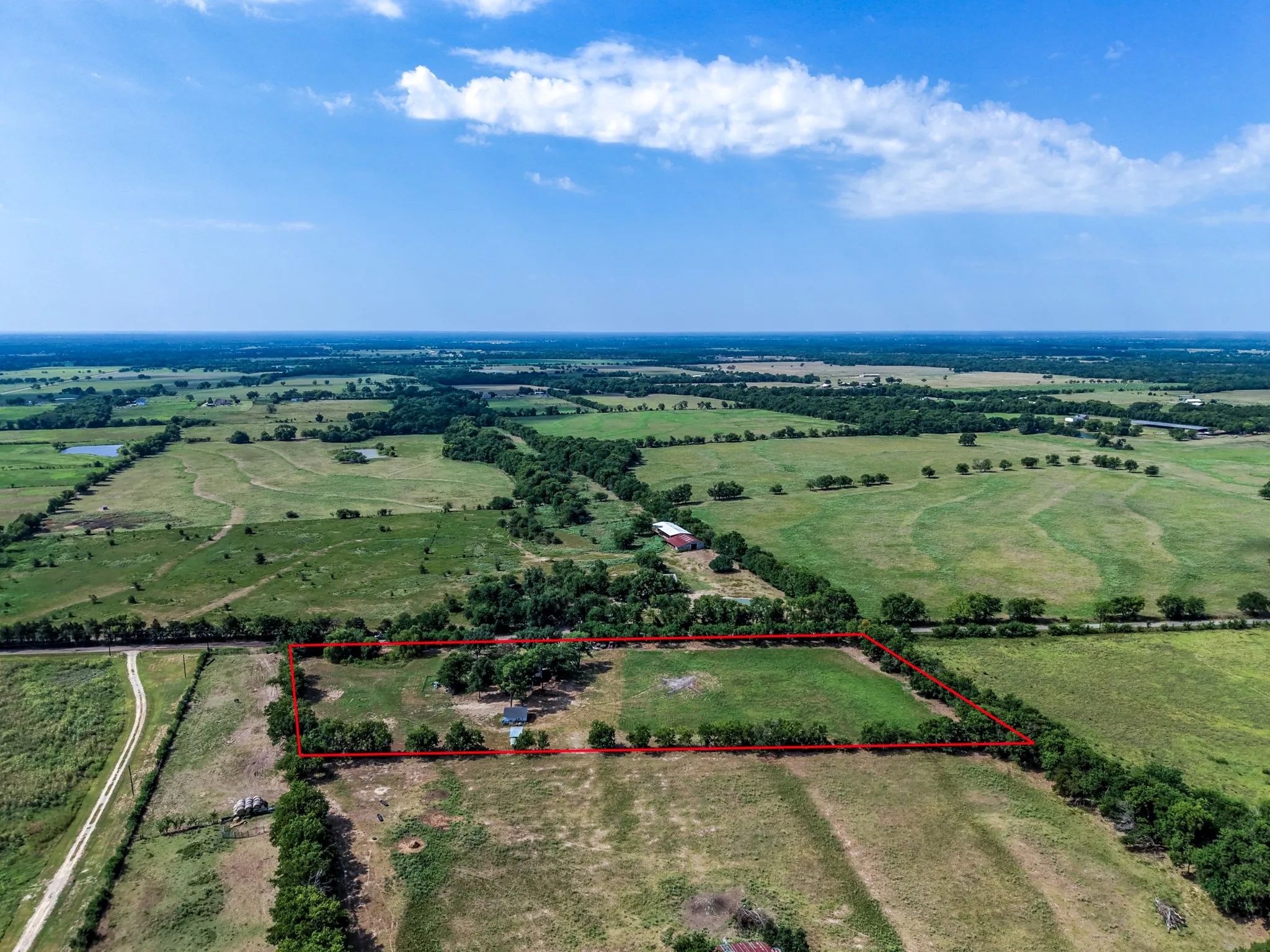 Single Family Residence For Sale in Hopkins County , 2767 County Road 1112, Brashear, Texas 75420, 3 Bedroom, 3 Bathroom, 2 Garage spaces, 1,961 Sqft, built in 1977, mls#21347897, Real Estate Agent in Brashear, Homes For Sale in Hopkins county, Homes For Sale in Brashear, Realtor in Brashear Texas, Real Estate Brokerage Independent Realty Texas, Luminita Cordes Realtor