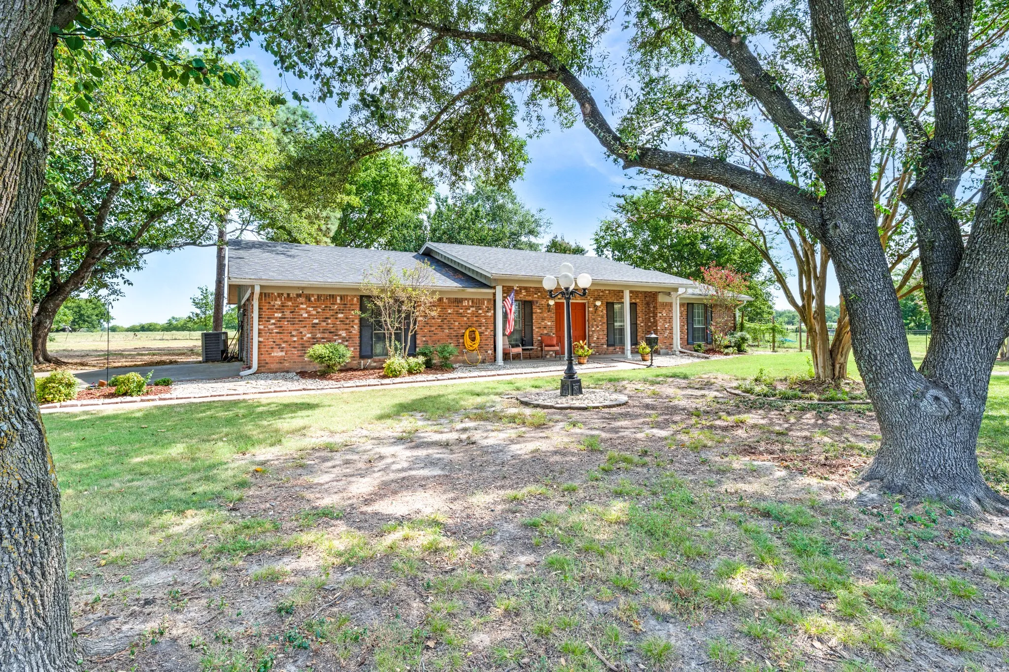 Single Family Residence For Sale in Hopkins County , 2767 County Road 1112, Brashear, Texas 75420, 3 Bedroom, 3 Bathroom, 2 Garage spaces, 1,961 Sqft, built in 1977, mls#21347897, Real Estate Agent in Brashear, Homes For Sale in Hopkins county, Homes For Sale in Brashear, Realtor in Brashear Texas, Real Estate Brokerage Independent Realty Texas, Luminita Cordes Realtor
