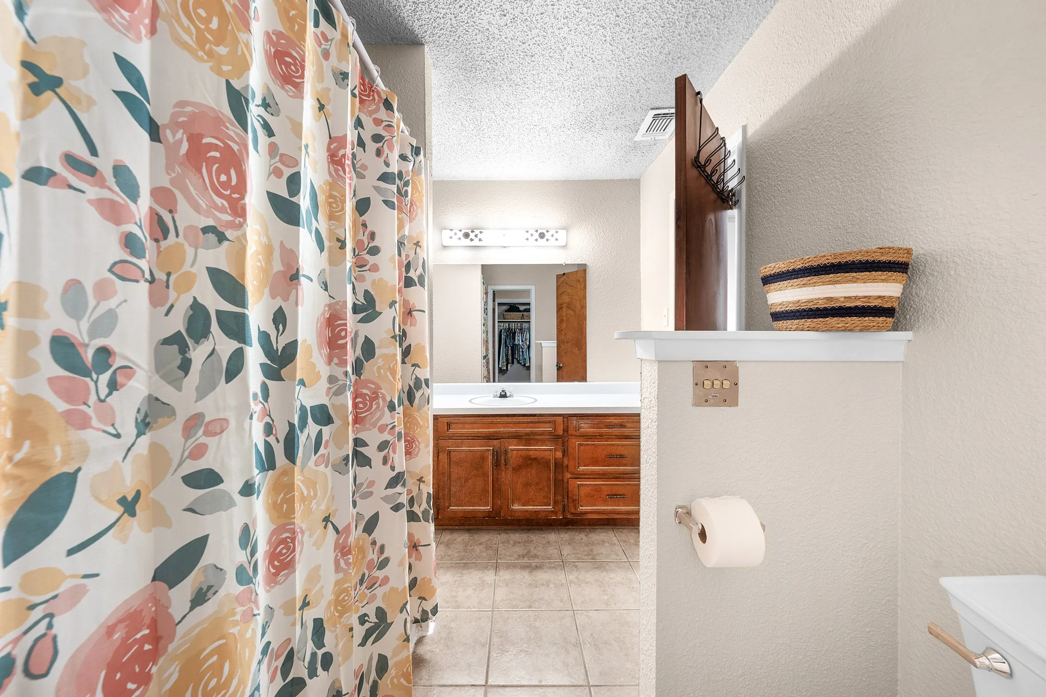 Single Family Residence For Sale in Hopkins County , 2767 County Road 1112, Brashear, Texas 75420, 3 Bedroom, 3 Bathroom, 2 Garage spaces, 1,961 Sqft, built in 1977, mls#21347897, Real Estate Agent in Brashear, Homes For Sale in Hopkins county, Homes For Sale in Brashear, Realtor in Brashear Texas, Real Estate Brokerage Independent Realty Texas, Luminita Cordes Realtor