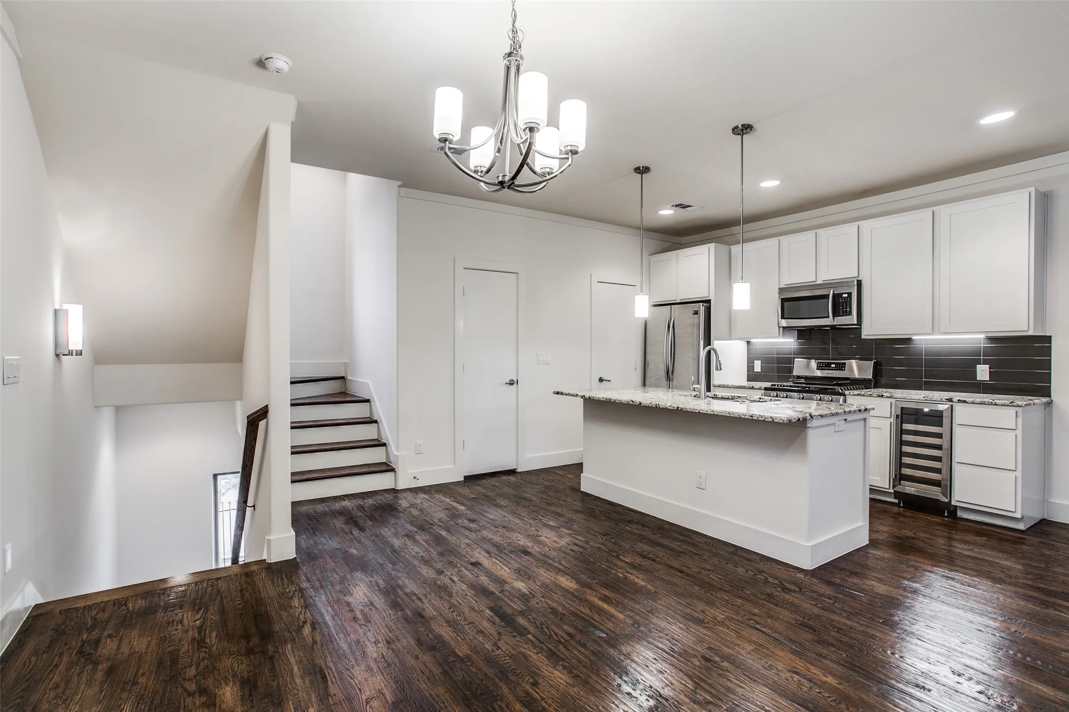 Townhouse For Rent in Dallas County , 4316 Hartford Street 6, Dallas, Texas 75219, 2 Bedroom, 3 Bathroom, 2 Garage spaces, 1,394 Sqft, built in 2019, mls#21337506, Real Estate Agent in Dallas, Homes For Rent in Dallas county, Homes For Rent in Dallas, Realtor in Dallas Texas, Real Estate Brokerage Independent Realty Texas, Luminita Cordes Realtor