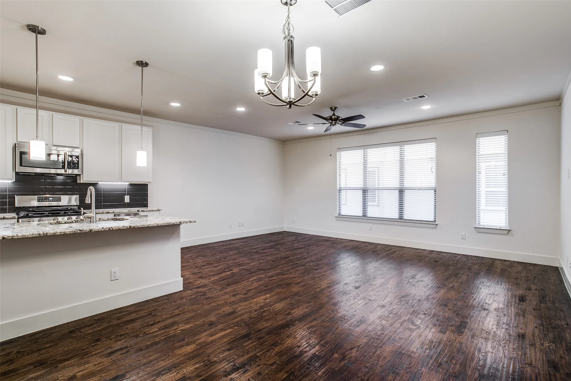 Townhouse For Rent in Dallas County , 4316 Hartford Street 6, Dallas, Texas 75219, 2 Bedroom, 3 Bathroom, 2 Garage spaces, 1,394 Sqft, built in 2019, mls#21337506, Real Estate Agent in Dallas, Homes For Rent in Dallas county, Homes For Rent in Dallas, Realtor in Dallas Texas, Real Estate Brokerage Independent Realty Texas, Luminita Cordes Realtor