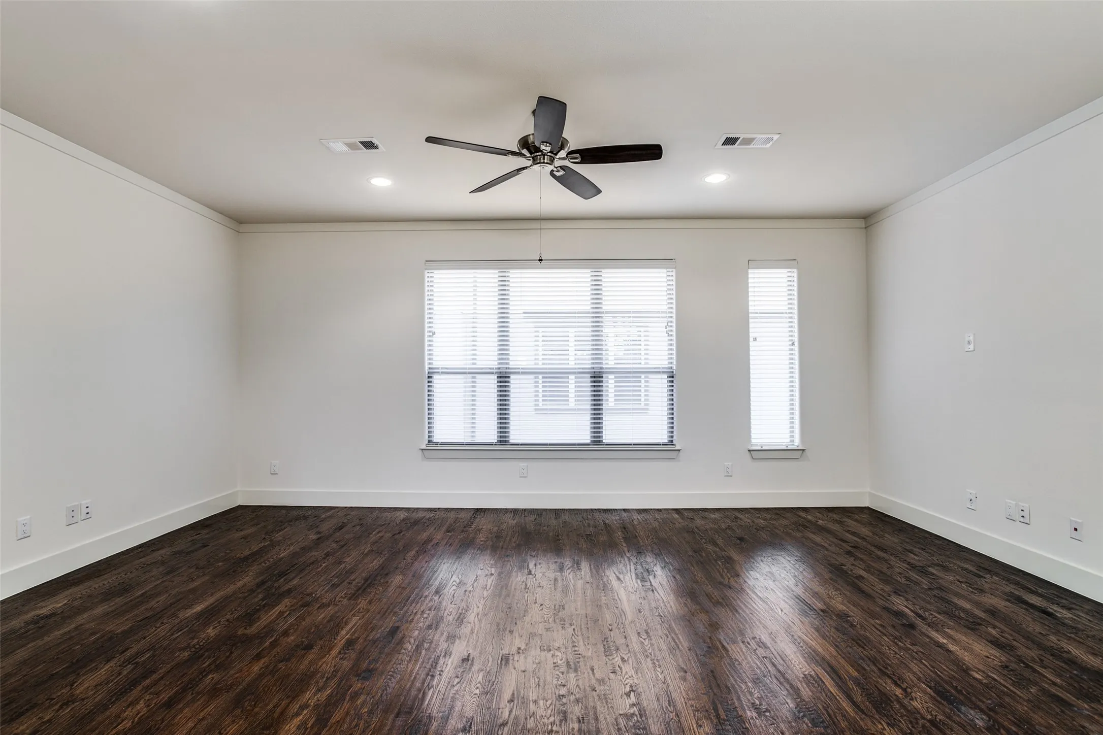 Townhouse For Rent in Dallas County , 4316 Hartford Street 6, Dallas, Texas 75219, 2 Bedroom, 3 Bathroom, 2 Garage spaces, 1,394 Sqft, built in 2019, mls#21337506, Real Estate Agent in Dallas, Homes For Rent in Dallas county, Homes For Rent in Dallas, Realtor in Dallas Texas, Real Estate Brokerage Independent Realty Texas, Luminita Cordes Realtor
