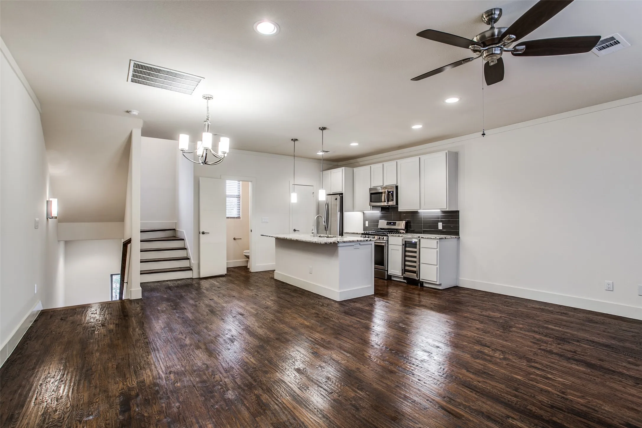 Townhouse For Rent in Dallas County , 4316 Hartford Street 6, Dallas, Texas 75219, 2 Bedroom, 3 Bathroom, 2 Garage spaces, 1,394 Sqft, built in 2019, mls#21337506, Real Estate Agent in Dallas, Homes For Rent in Dallas county, Homes For Rent in Dallas, Realtor in Dallas Texas, Real Estate Brokerage Independent Realty Texas, Luminita Cordes Realtor