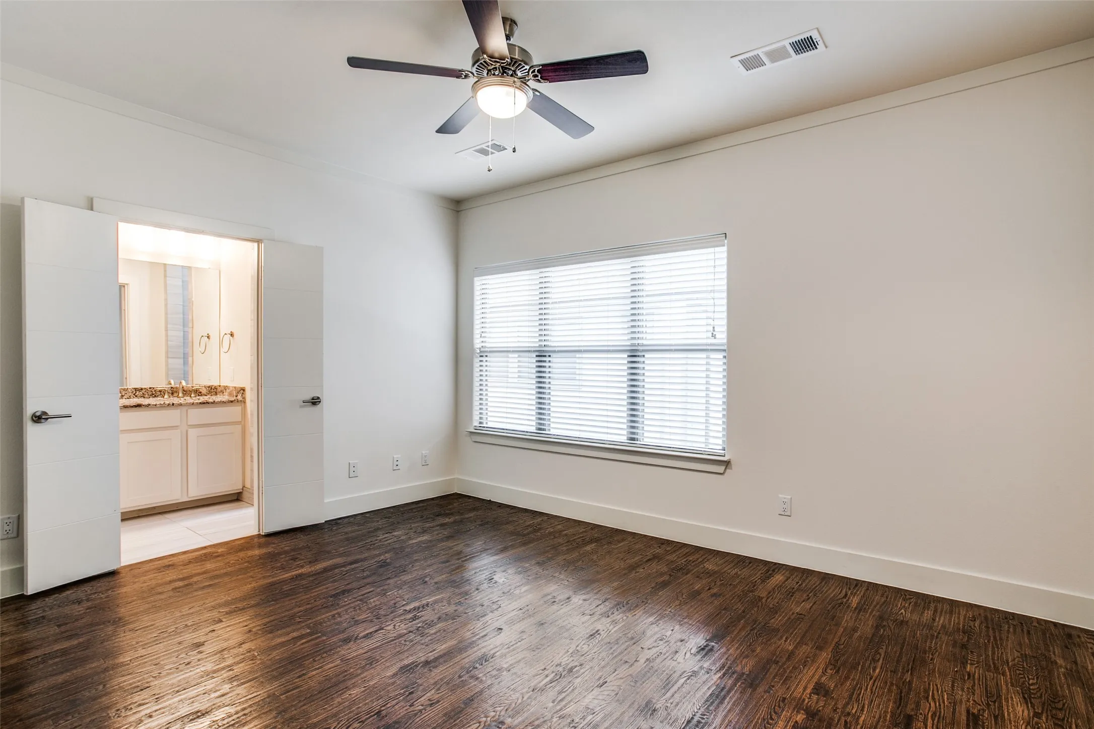 Townhouse For Rent in Dallas County , 4316 Hartford Street 6, Dallas, Texas 75219, 2 Bedroom, 3 Bathroom, 2 Garage spaces, 1,394 Sqft, built in 2019, mls#21337506, Real Estate Agent in Dallas, Homes For Rent in Dallas county, Homes For Rent in Dallas, Realtor in Dallas Texas, Real Estate Brokerage Independent Realty Texas, Luminita Cordes Realtor