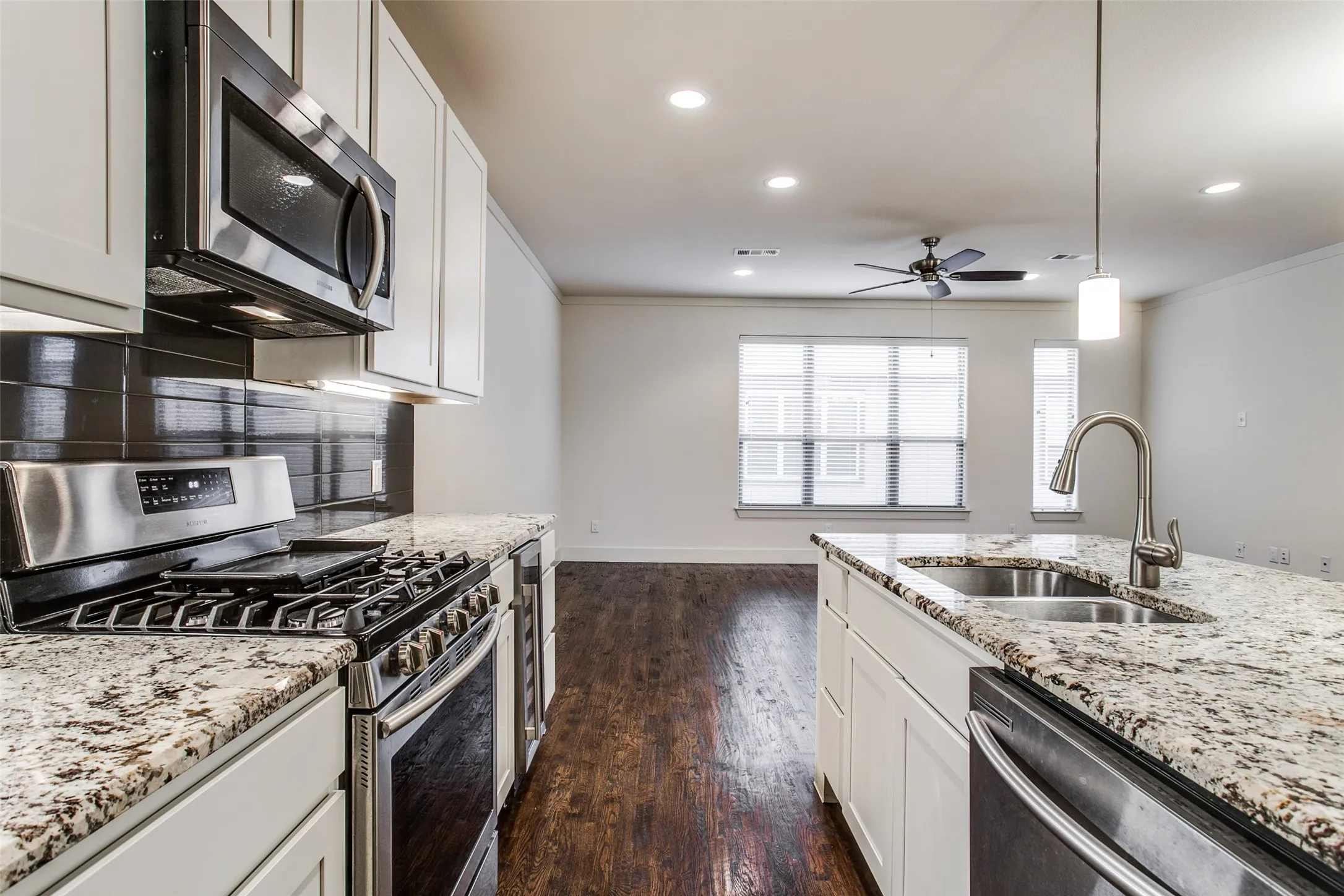 Townhouse For Rent in Dallas County , 4316 Hartford Street 6, Dallas, Texas 75219, 2 Bedroom, 3 Bathroom, 2 Garage spaces, 1,394 Sqft, built in 2019, mls#21337506, Real Estate Agent in Dallas, Homes For Rent in Dallas county, Homes For Rent in Dallas, Realtor in Dallas Texas, Real Estate Brokerage Independent Realty Texas, Luminita Cordes Realtor