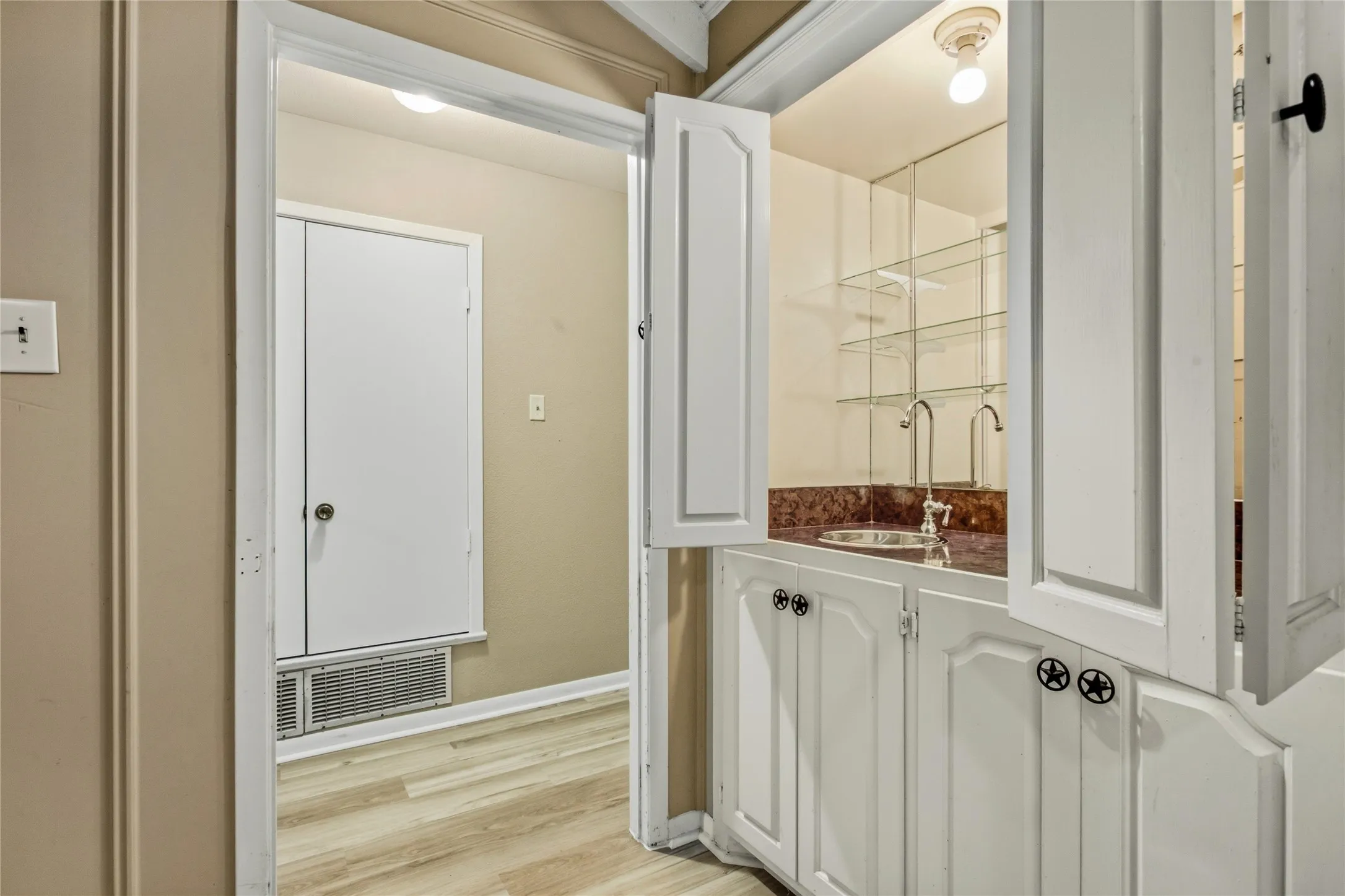 Single Family Residence For Sale in Grayson County , 1610 Archer Circle, Sherman, Texas 75092, 4 Bedroom, 3 Bathroom, 2 Garage spaces, 2,472 Sqft, built in 1978, mls#21342704, Real Estate Agent in Sherman, Homes For Sale in Grayson county, Homes For Sale in Sherman, Realtor in Sherman Texas, Real Estate Brokerage Independent Realty Texas, Luminita Cordes Realtor