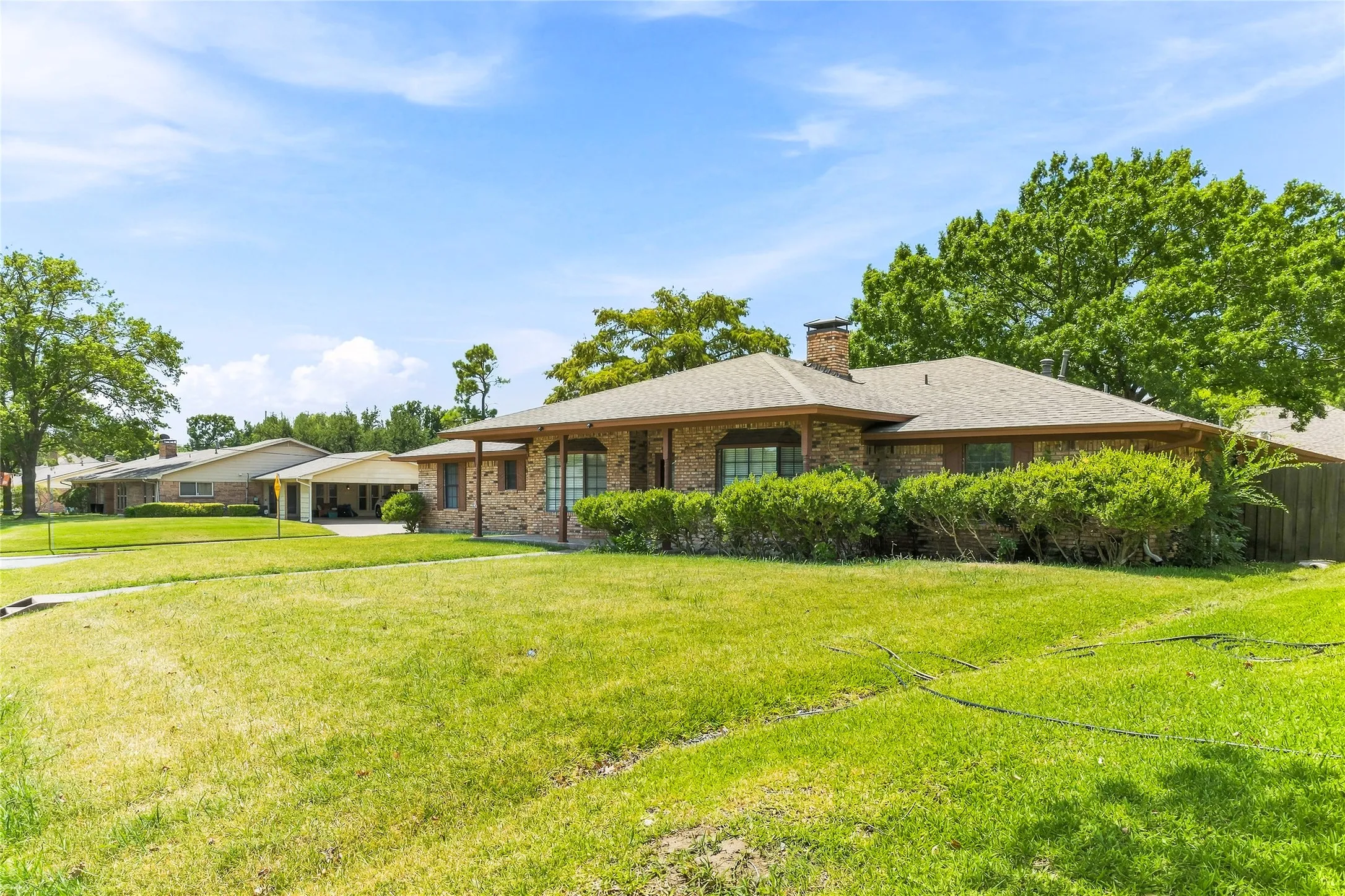 Single Family Residence For Sale in Grayson County , 1610 Archer Circle, Sherman, Texas 75092, 4 Bedroom, 3 Bathroom, 2 Garage spaces, 2,472 Sqft, built in 1978, mls#21342704, Real Estate Agent in Sherman, Homes For Sale in Grayson county, Homes For Sale in Sherman, Realtor in Sherman Texas, Real Estate Brokerage Independent Realty Texas, Luminita Cordes Realtor