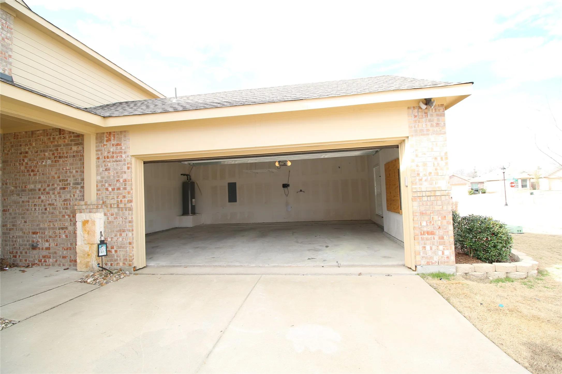 Single Family Residence For Rent in Collin County , 2101 Hickory Trail, Anna, Texas 75409, 4 Bedroom, 3 Bathroom, 2 Garage spaces, 2,748 Sqft, built in 2013, mls#21347961, Real Estate Agent in Anna, Homes For Rent in Collin county, Homes For Rent in Anna, Realtor in Anna Texas, Real Estate Brokerage Independent Realty Texas, Luminita Cordes Realtor