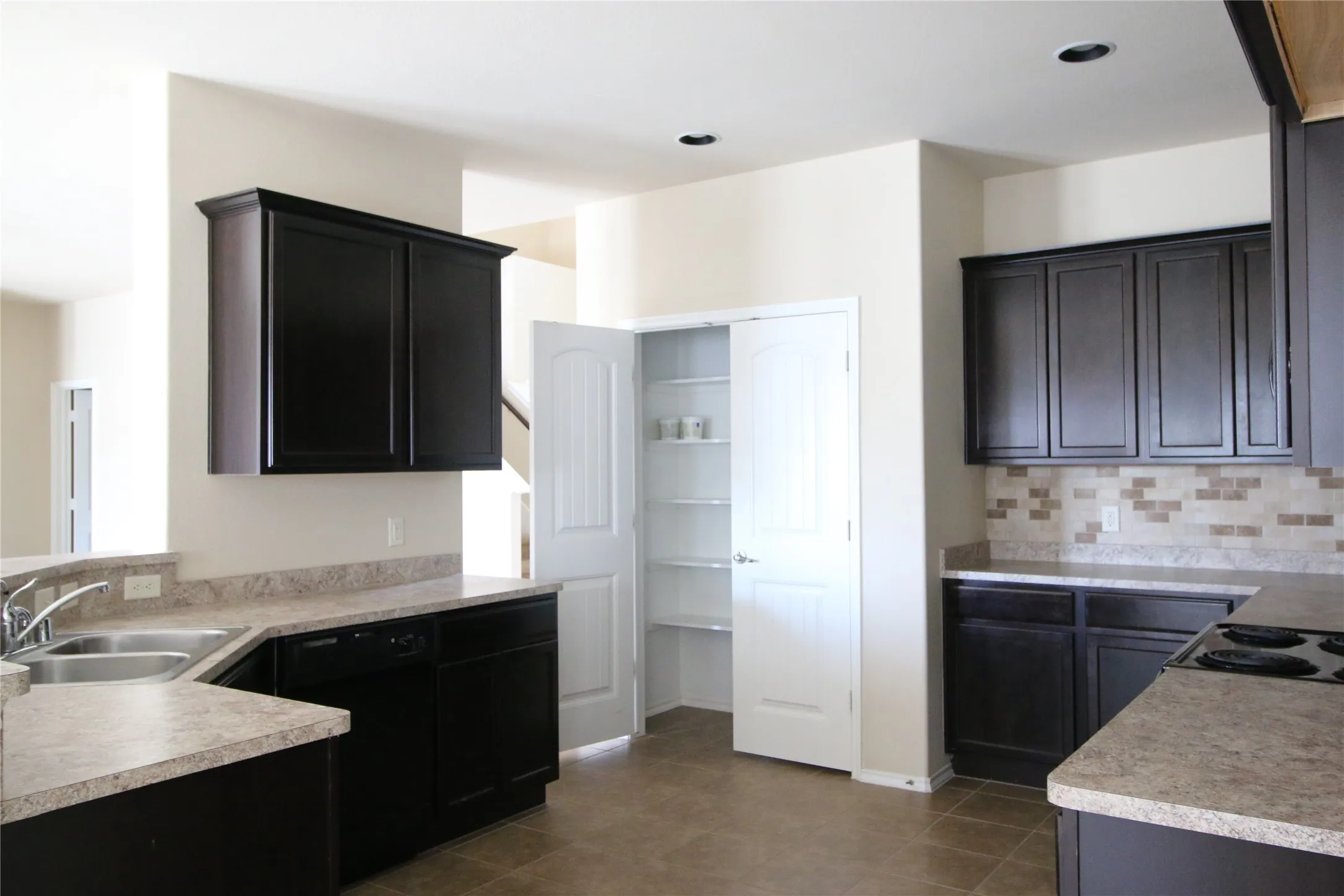 Single Family Residence For Rent in Collin County , 2101 Hickory Trail, Anna, Texas 75409, 4 Bedroom, 3 Bathroom, 2 Garage spaces, 2,748 Sqft, built in 2013, mls#21347961, Real Estate Agent in Anna, Homes For Rent in Collin county, Homes For Rent in Anna, Realtor in Anna Texas, Real Estate Brokerage Independent Realty Texas, Luminita Cordes Realtor
