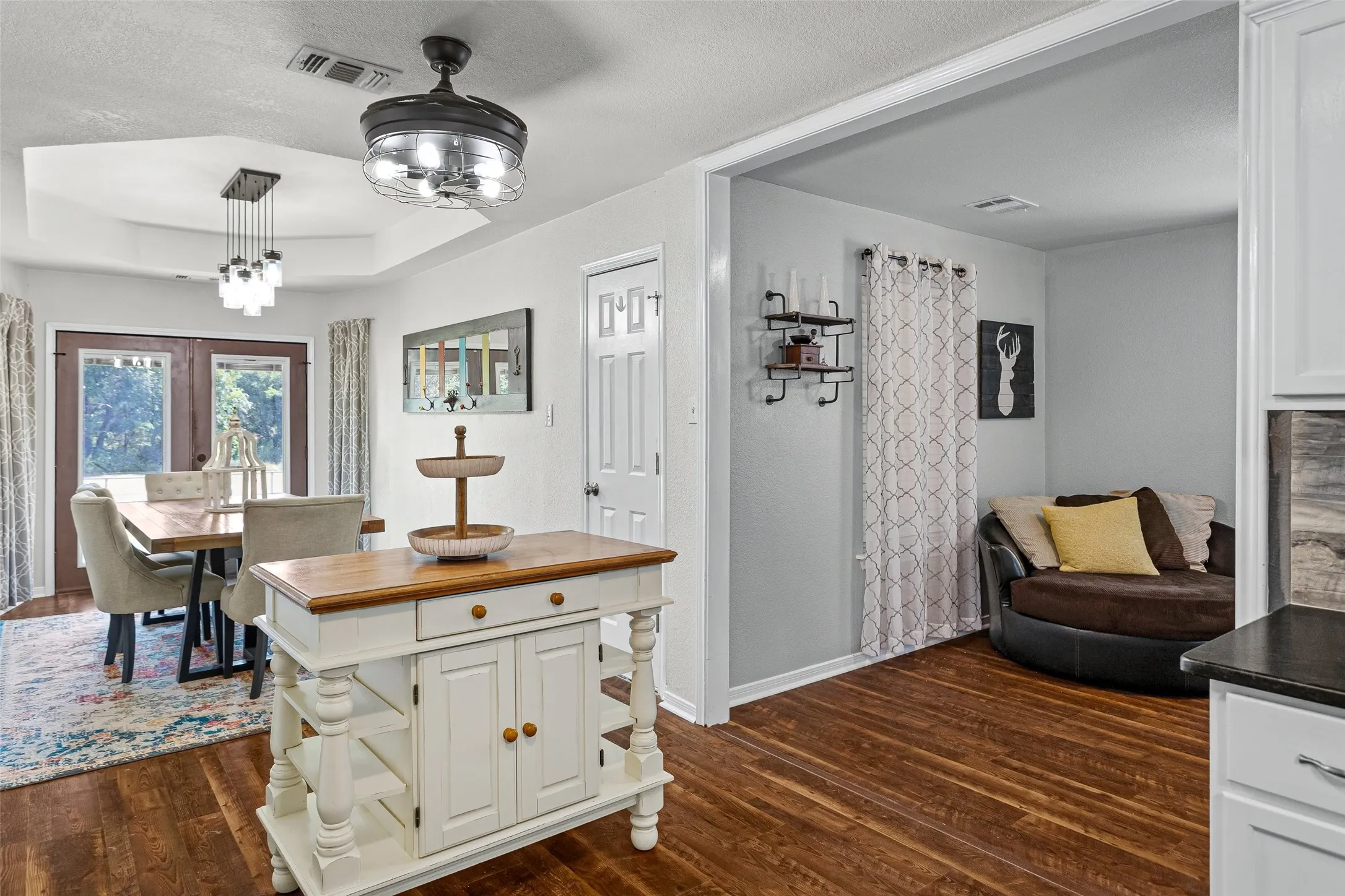 Single Family Residence For Sale in Hood County , 7719 Prairie Creek Lane, Tolar, Texas 76476, 4 Bedroom, 3 Bathroom, Garage spaces, 2,437 Sqft, built in 2002, mls#21347948, Real Estate Agent in Tolar, Homes For Sale in Hood county, Homes For Sale in Tolar, Realtor in Tolar Texas, Real Estate Brokerage Independent Realty Texas, Luminita Cordes Realtor