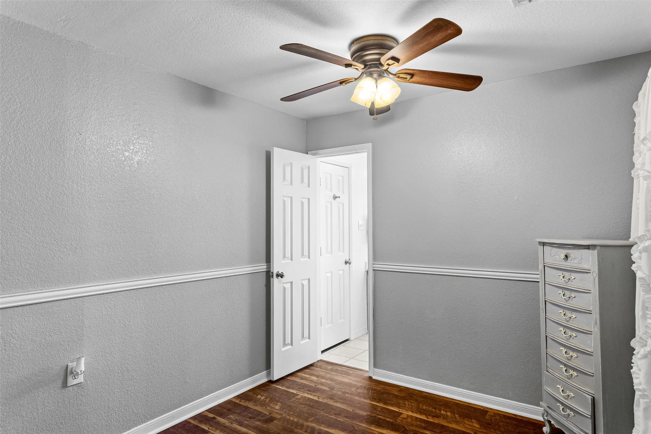 Single Family Residence For Sale in Hood County , 7719 Prairie Creek Lane, Tolar, Texas 76476, 4 Bedroom, 3 Bathroom, Garage spaces, 2,437 Sqft, built in 2002, mls#21347948, Real Estate Agent in Tolar, Homes For Sale in Hood county, Homes For Sale in Tolar, Realtor in Tolar Texas, Real Estate Brokerage Independent Realty Texas, Luminita Cordes Realtor