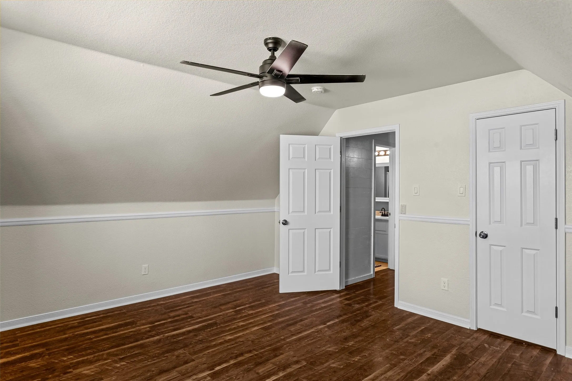 Single Family Residence For Sale in Hood County , 7719 Prairie Creek Lane, Tolar, Texas 76476, 4 Bedroom, 3 Bathroom, Garage spaces, 2,437 Sqft, built in 2002, mls#21347948, Real Estate Agent in Tolar, Homes For Sale in Hood county, Homes For Sale in Tolar, Realtor in Tolar Texas, Real Estate Brokerage Independent Realty Texas, Luminita Cordes Realtor