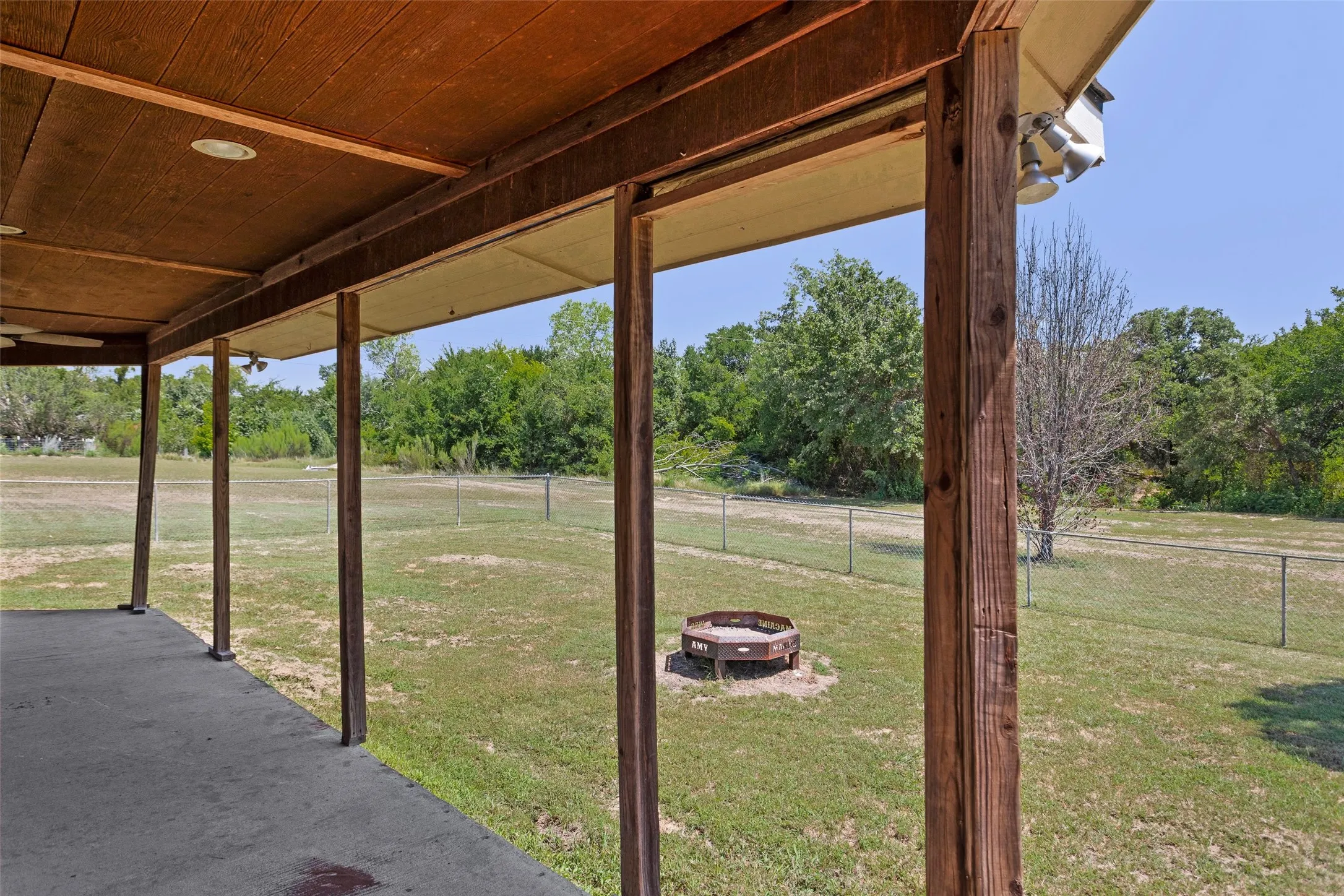 Single Family Residence For Sale in Hood County , 7719 Prairie Creek Lane, Tolar, Texas 76476, 4 Bedroom, 3 Bathroom, Garage spaces, 2,437 Sqft, built in 2002, mls#21347948, Real Estate Agent in Tolar, Homes For Sale in Hood county, Homes For Sale in Tolar, Realtor in Tolar Texas, Real Estate Brokerage Independent Realty Texas, Luminita Cordes Realtor