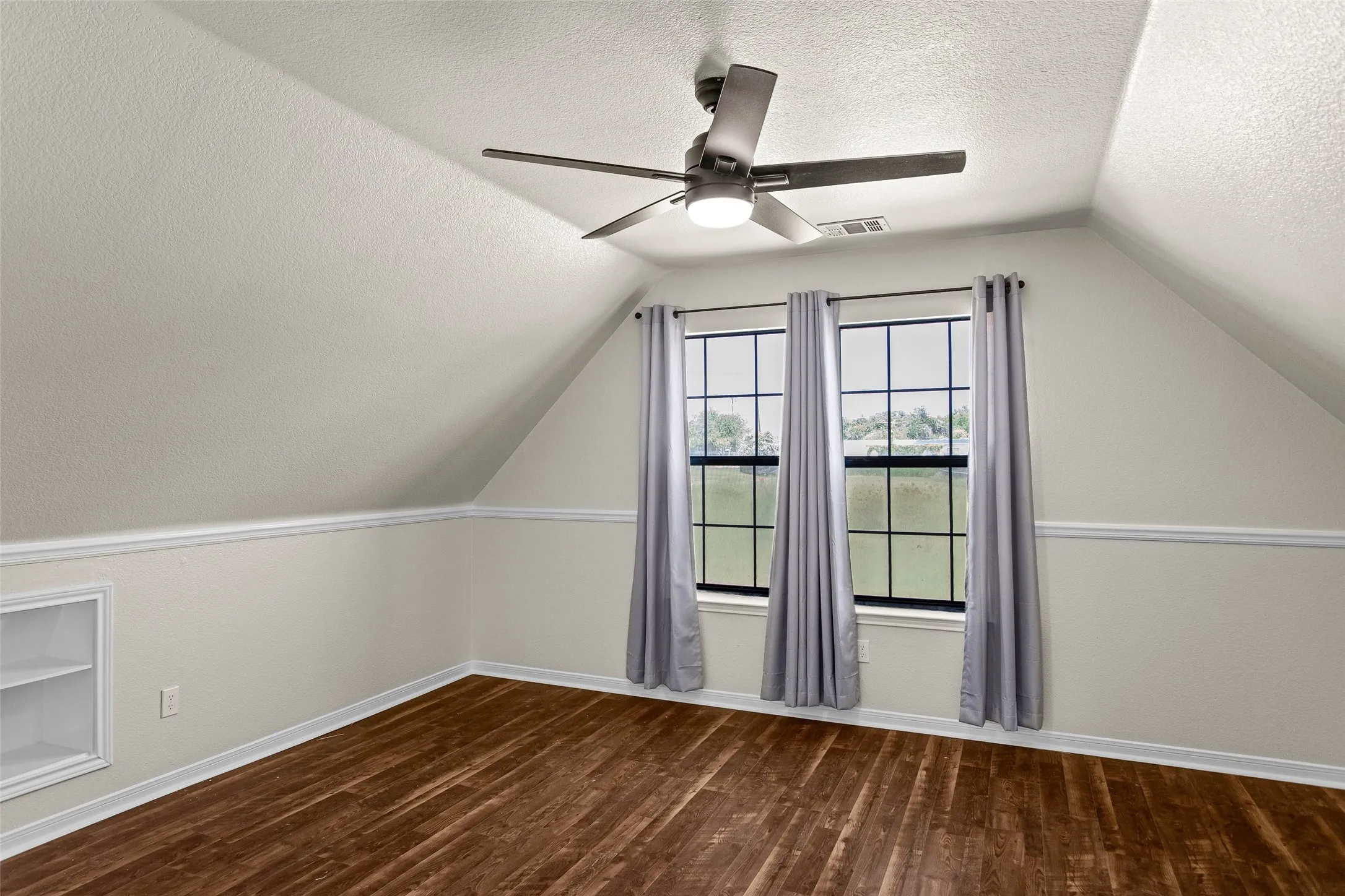 Single Family Residence For Sale in Hood County , 7719 Prairie Creek Lane, Tolar, Texas 76476, 4 Bedroom, 3 Bathroom, Garage spaces, 2,437 Sqft, built in 2002, mls#21347948, Real Estate Agent in Tolar, Homes For Sale in Hood county, Homes For Sale in Tolar, Realtor in Tolar Texas, Real Estate Brokerage Independent Realty Texas, Luminita Cordes Realtor