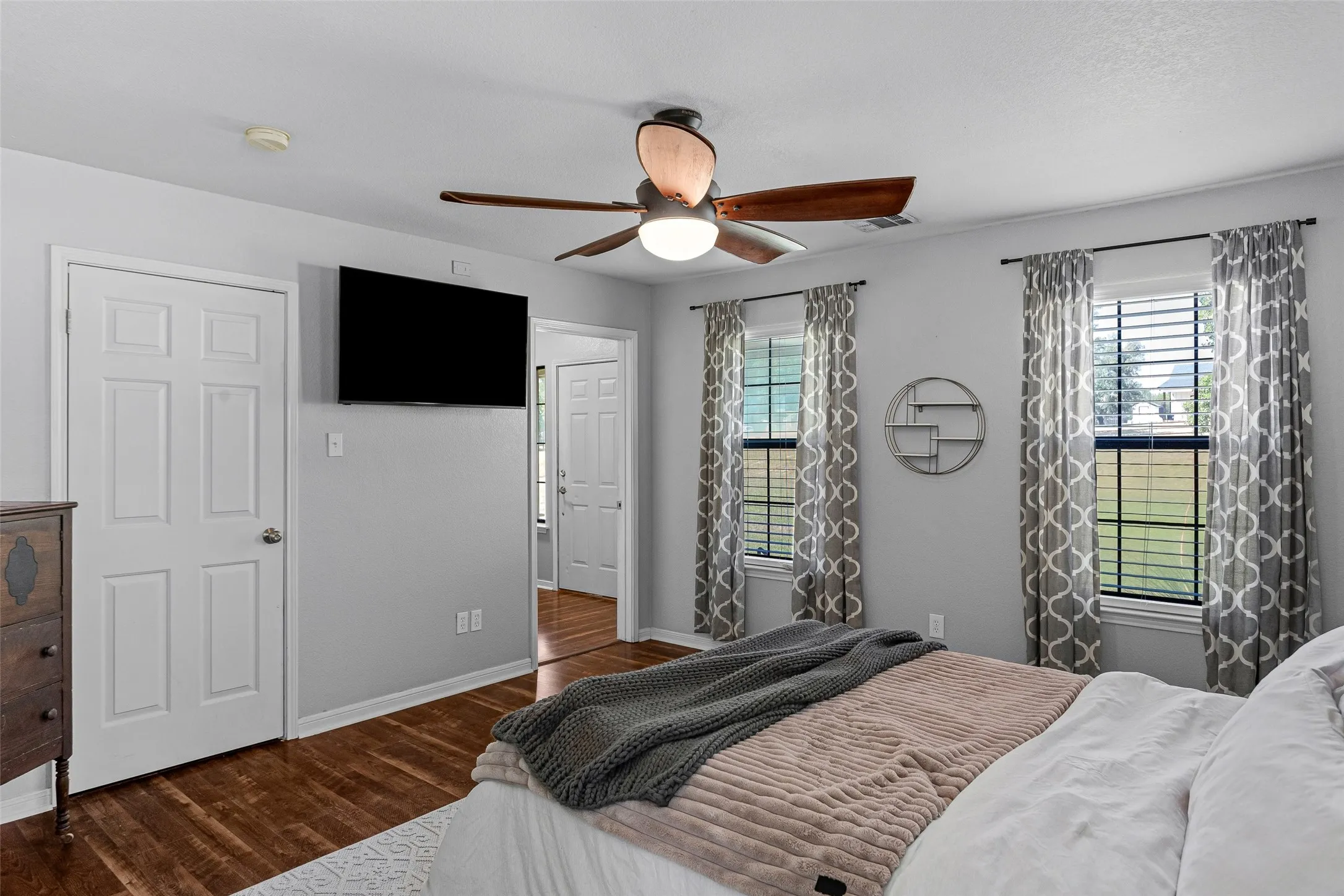 Single Family Residence For Sale in Hood County , 7719 Prairie Creek Lane, Tolar, Texas 76476, 4 Bedroom, 3 Bathroom, Garage spaces, 2,437 Sqft, built in 2002, mls#21347948, Real Estate Agent in Tolar, Homes For Sale in Hood county, Homes For Sale in Tolar, Realtor in Tolar Texas, Real Estate Brokerage Independent Realty Texas, Luminita Cordes Realtor
