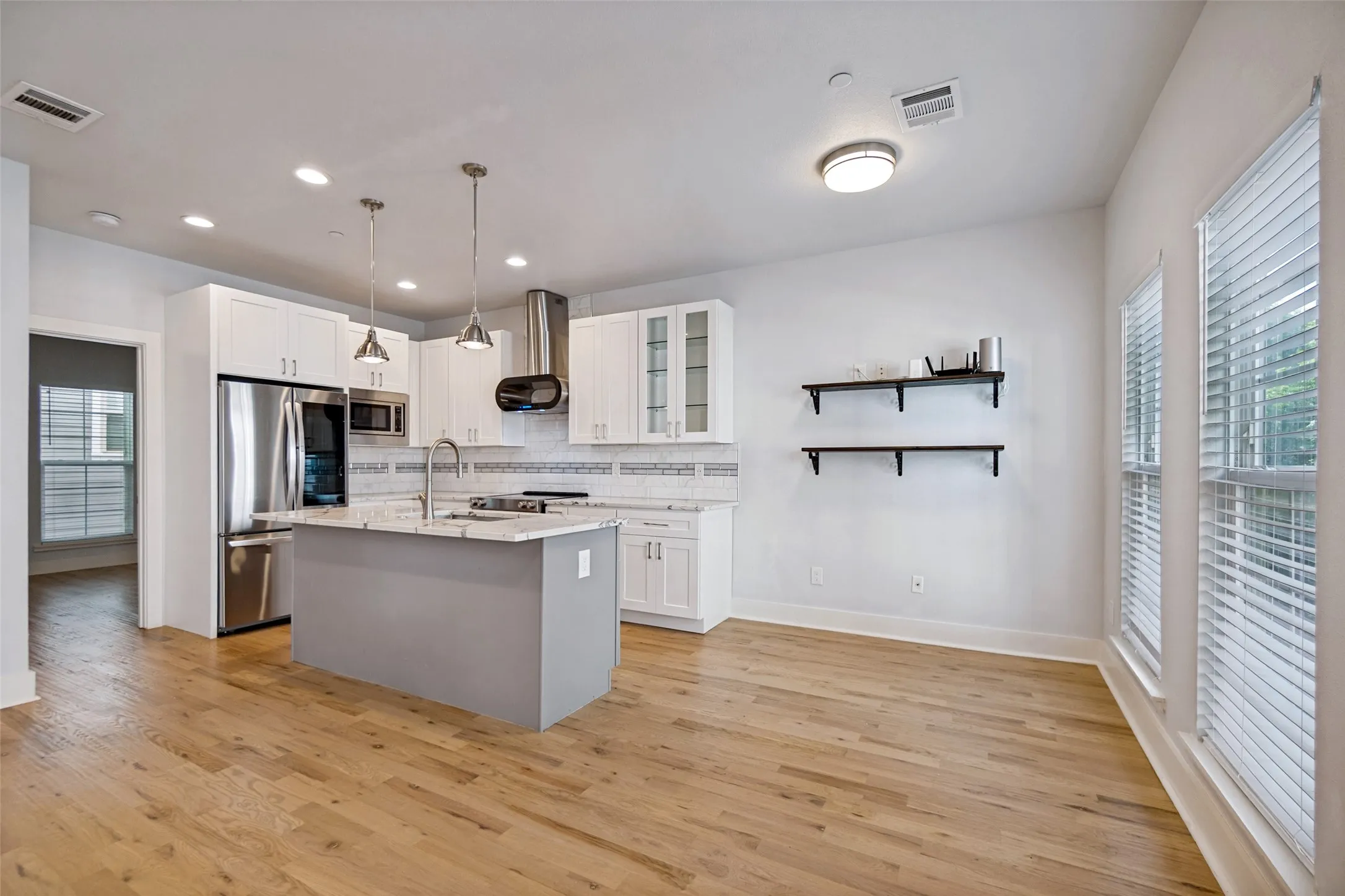 Townhouse For Rent in Dallas County , 2318 Stutz Drive C4, Dallas, Texas 75235, 3 Bedroom, 3 Bathroom, 2 Garage spaces, 1,798 Sqft, built in 2017, mls#21347959, Real Estate Agent in Dallas, Homes For Rent in Dallas county, Homes For Rent in Dallas, Realtor in Dallas Texas, Real Estate Brokerage Independent Realty Texas, Luminita Cordes Realtor