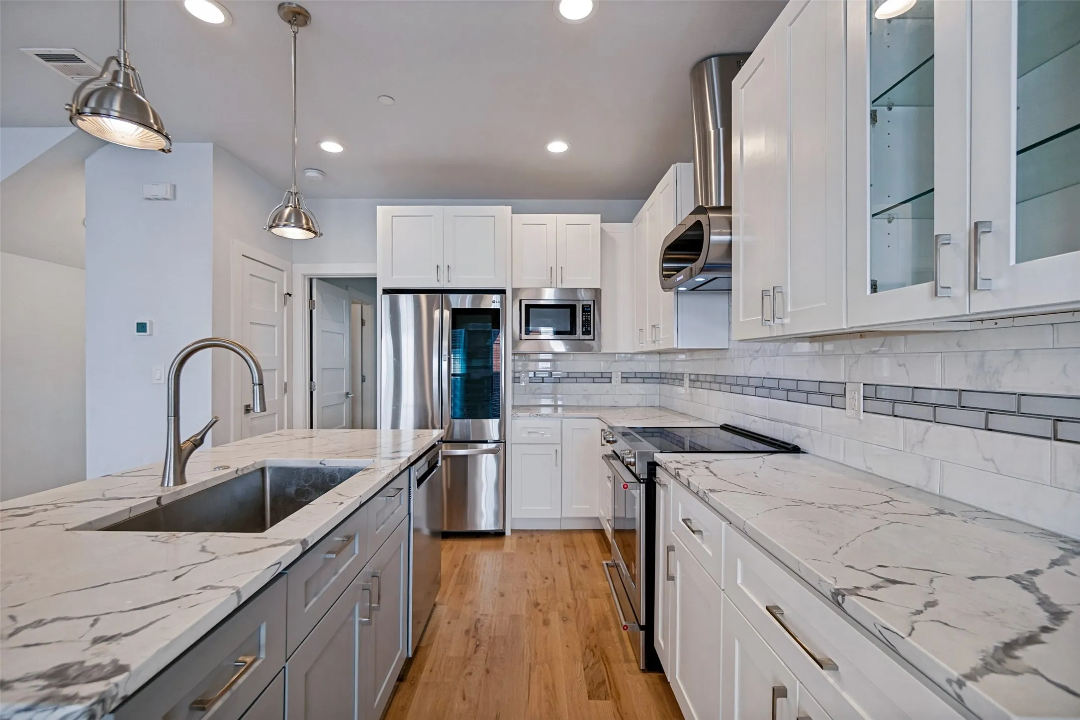 Townhouse For Rent in Dallas County , 2318 Stutz Drive C4, Dallas, Texas 75235, 3 Bedroom, 3 Bathroom, 2 Garage spaces, 1,798 Sqft, built in 2017, mls#21347959, Real Estate Agent in Dallas, Homes For Rent in Dallas county, Homes For Rent in Dallas, Realtor in Dallas Texas, Real Estate Brokerage Independent Realty Texas, Luminita Cordes Realtor