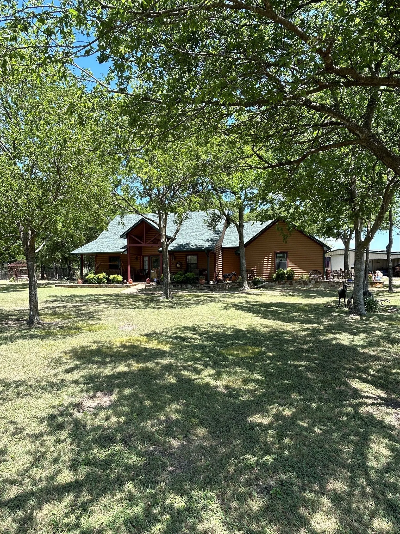 Farm For Sale in Ellis County , 2200 Creechville Road, Ennis, Texas 75119, 3 Bedroom, 2 Bathroom, Garage spaces, 2,150 Sqft, built in 2001, mls#21347974, Real Estate Agent in Ennis, Homes For Sale in Ellis county, Homes For Sale in Ennis, Realtor in Ennis Texas, Real Estate Brokerage Independent Realty Texas, Luminita Cordes Realtor