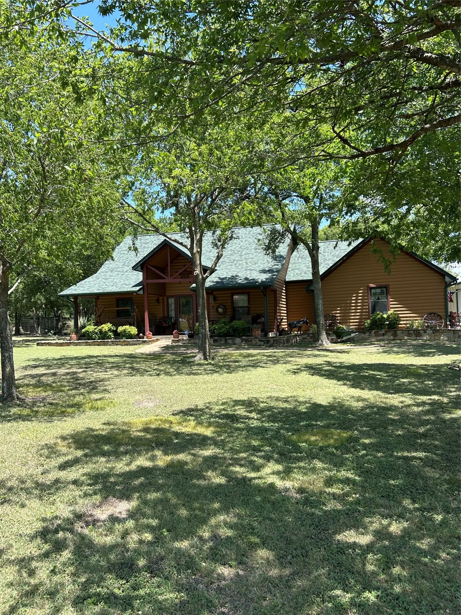 Farm For Sale in Ellis County , 2200 Creechville Road, Ennis, Texas 75119, 3 Bedroom, 2 Bathroom, Garage spaces, 2,150 Sqft, built in 2001, mls#21347974, Real Estate Agent in Ennis, Homes For Sale in Ellis county, Homes For Sale in Ennis, Realtor in Ennis Texas, Real Estate Brokerage Independent Realty Texas, Luminita Cordes Realtor